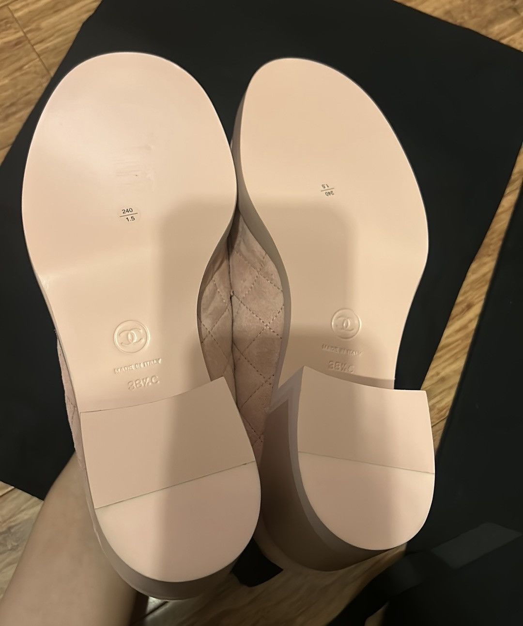 Chanel Chanel Quilted Suede CC Heart Loafers Pink size 38.5 Size US 8.5 / IT 38.5 - 6 Thumbnail