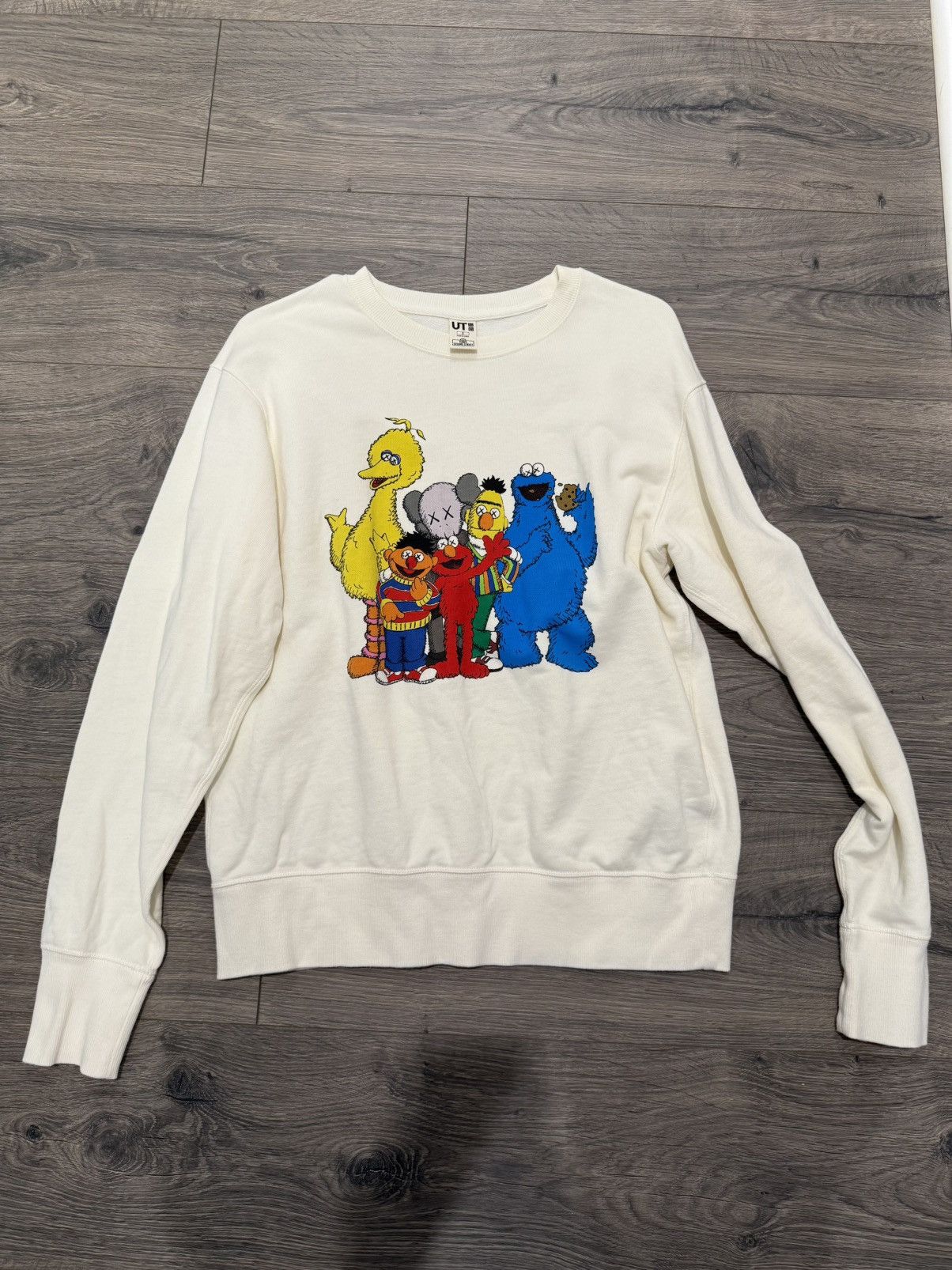 Kaws × Uniqlo KAWS x Uniqlo x Sesame Street Sweatshirt Size US S / EU 44-46 / 1 - 1 Thumbnail