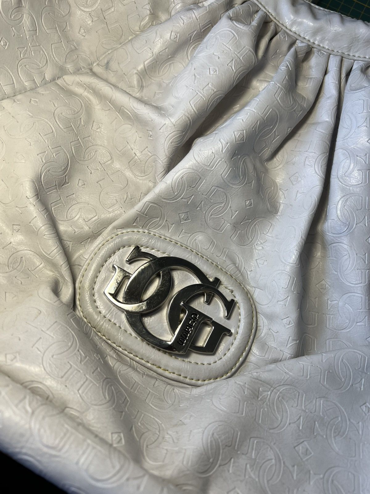 Guess Vintage large Guess embossed leather monogram hobo bag Size ONE SIZE - 4 Thumbnail