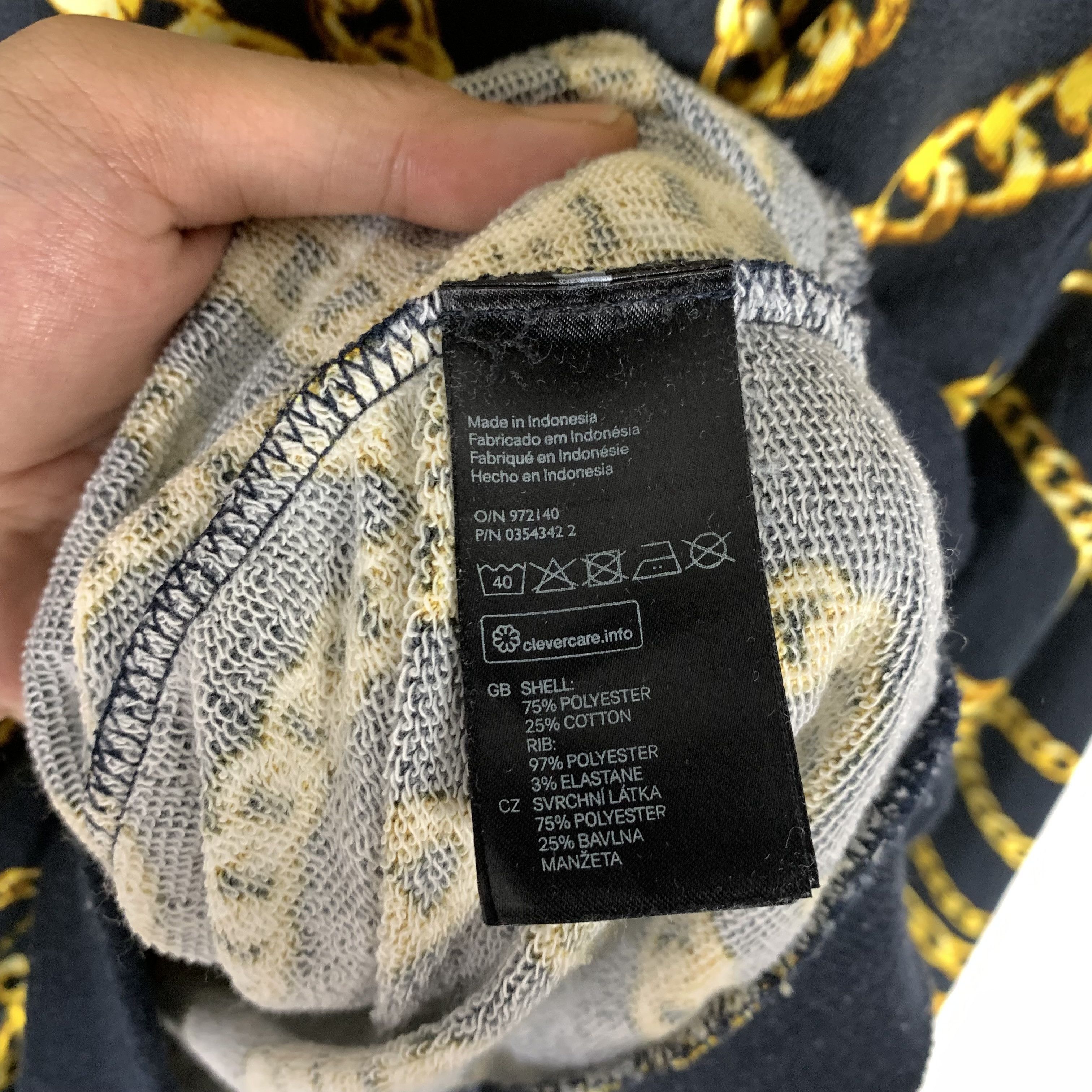 H&M H&M Over Print Chain Sweatshirt Crewneck Baroque Size US M / EU 48-50 / 2 - 5 Thumbnail