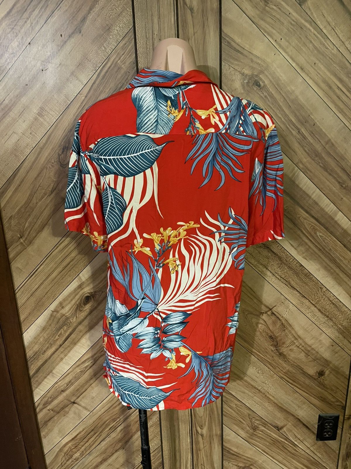 Other Red Floral Hawaiian Print Men’s Small Button Down Shirt Size US S / EU 44-46 / 1 - 5 Thumbnail