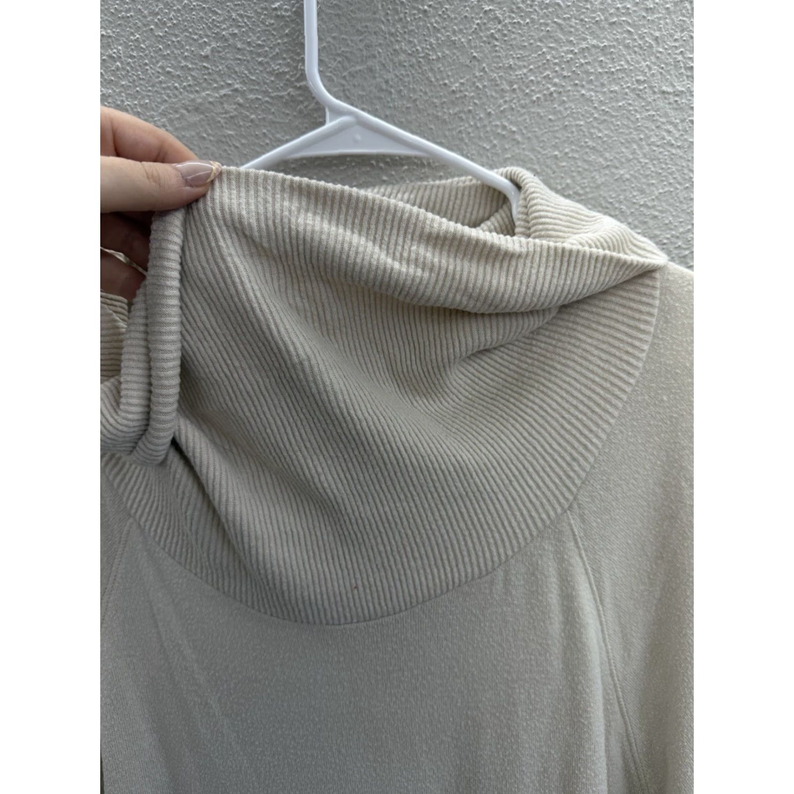 Express Express One Eleven Womens Sweater Size Medium Tan Long Sleeve Crowl Neck Pullover KnIT All Seasons Solid Brown 90s Bohemian Classic Womens Size M / US 6-8 / IT 42-44 - 3 Thumbnail