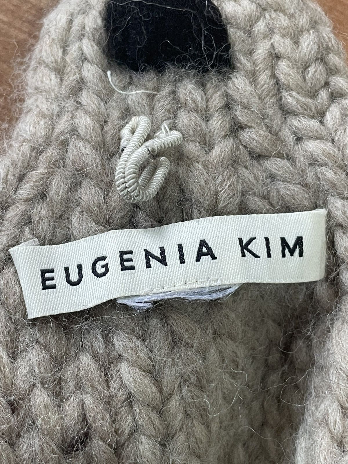 Eugenia Kim Eugenia Kim Neck Wrap Squirrel Size ONE SIZE - 4 Thumbnail
