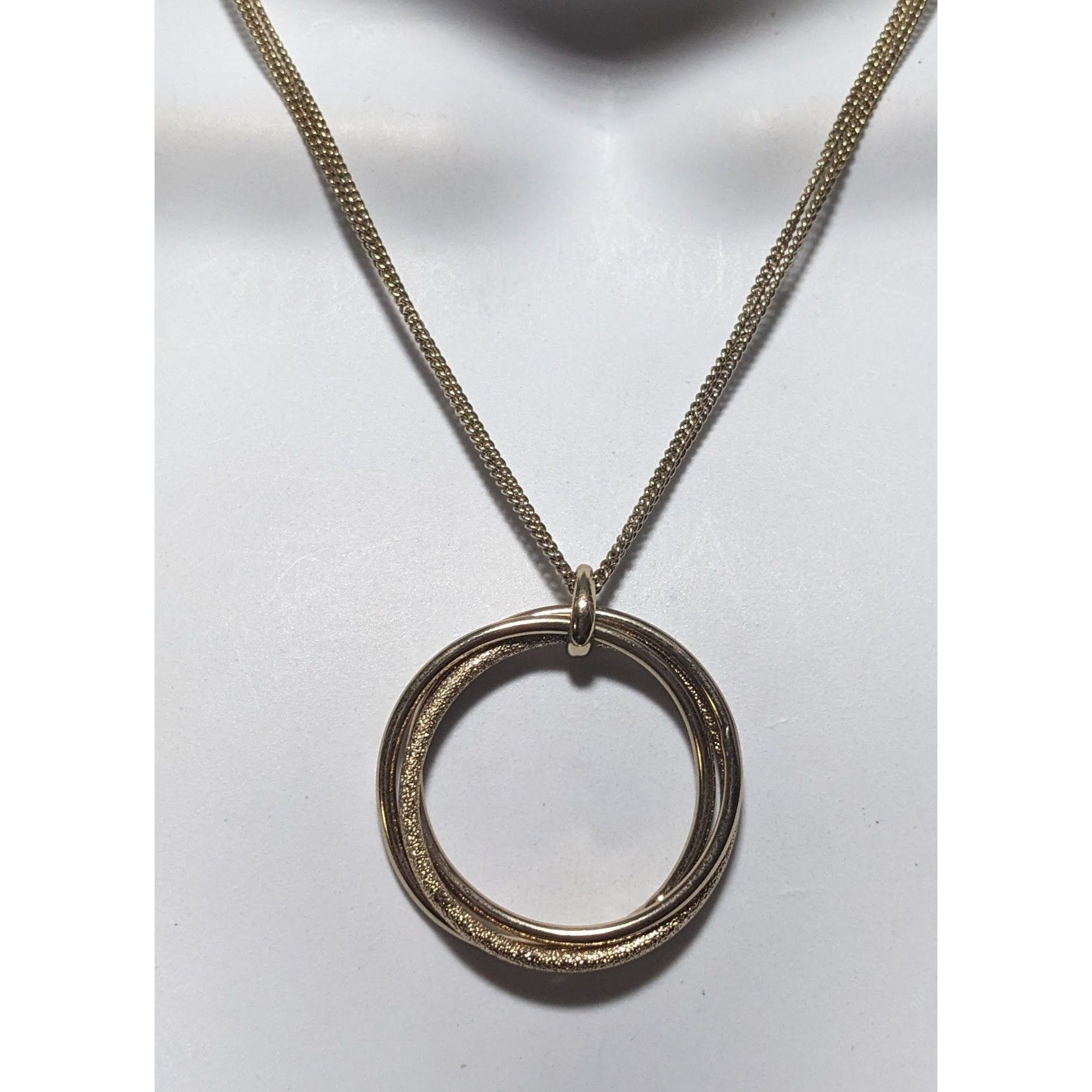 Other Gold Interlocking Circles Pendant Necklace Size ONE SIZE - 7 Thumbnail