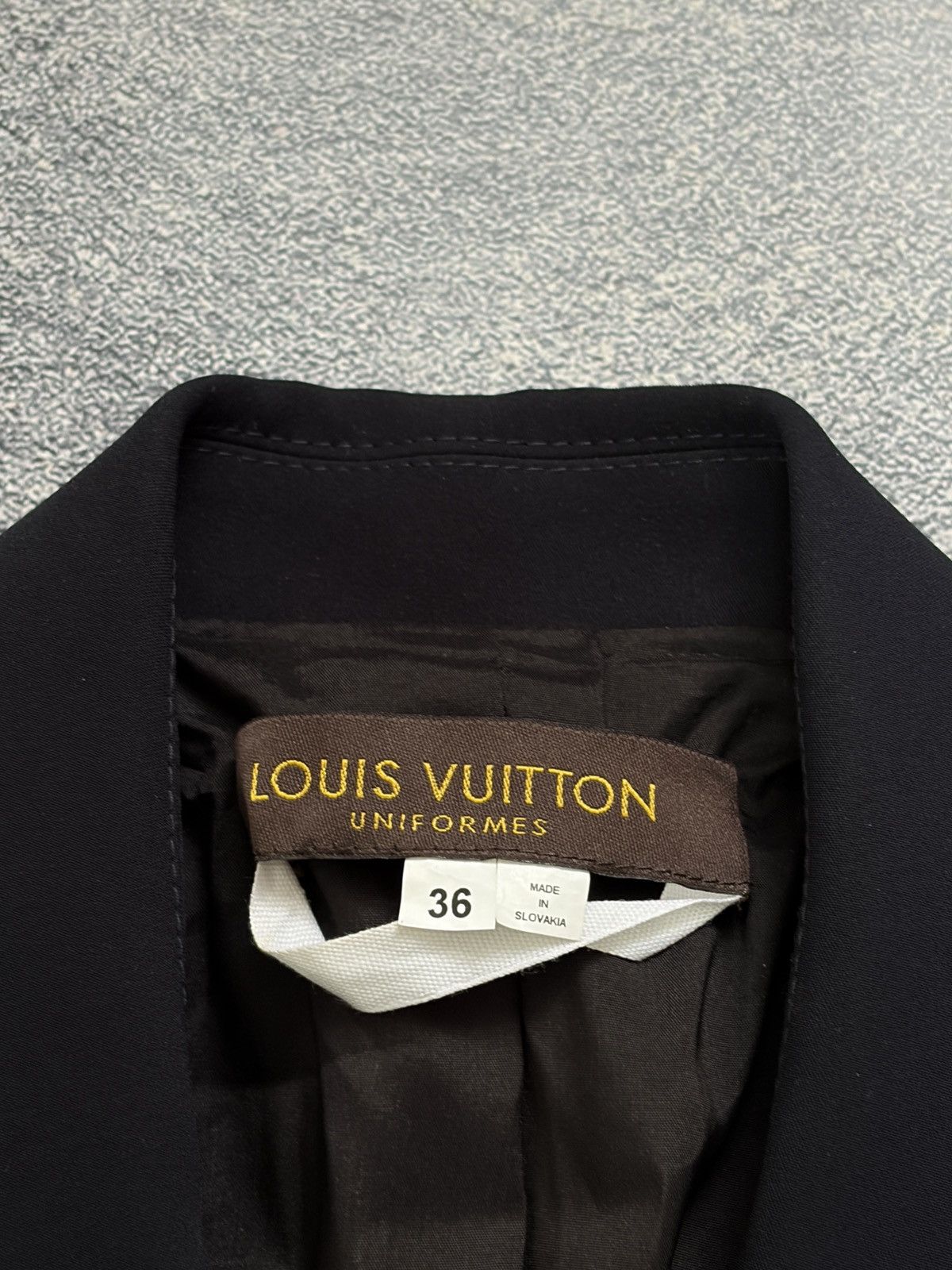 Louis Vuitton Louis Vuitton Uniforms Navy Blazer Silver Logo Buttons Sz 36 Size XS / US 0-2 / IT 36-38 - 5 Thumbnail