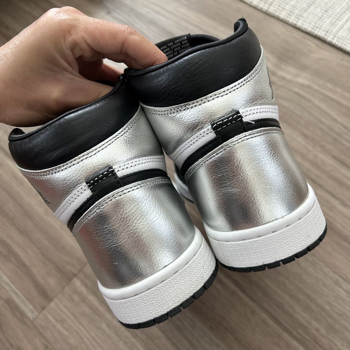 Jordan Brand 2021 Air Jordan 1 Silver Toe sz 7.5M / 9W Size US 7.5 / EU 40-41 - 4 Thumbnail