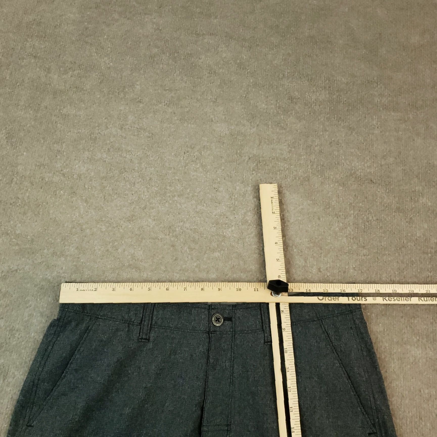 Under Armour Under Armour Shorts Mens 34 Gray Flat Front Chino Loose Regular Inseam 10 in Polyester Casual Travel Mens Gray Front Type: Flat Front Waist 34 Size 34 Size US S / EU 44-46 / 1 - 5 Thumbnail