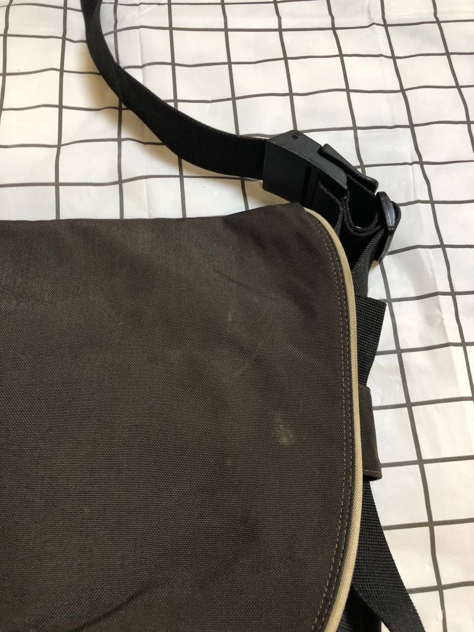 Crumpler Crumpler Silver Dig Bag / Canvas Brown Good Condition Size ONE SIZE - 2 Thumbnail