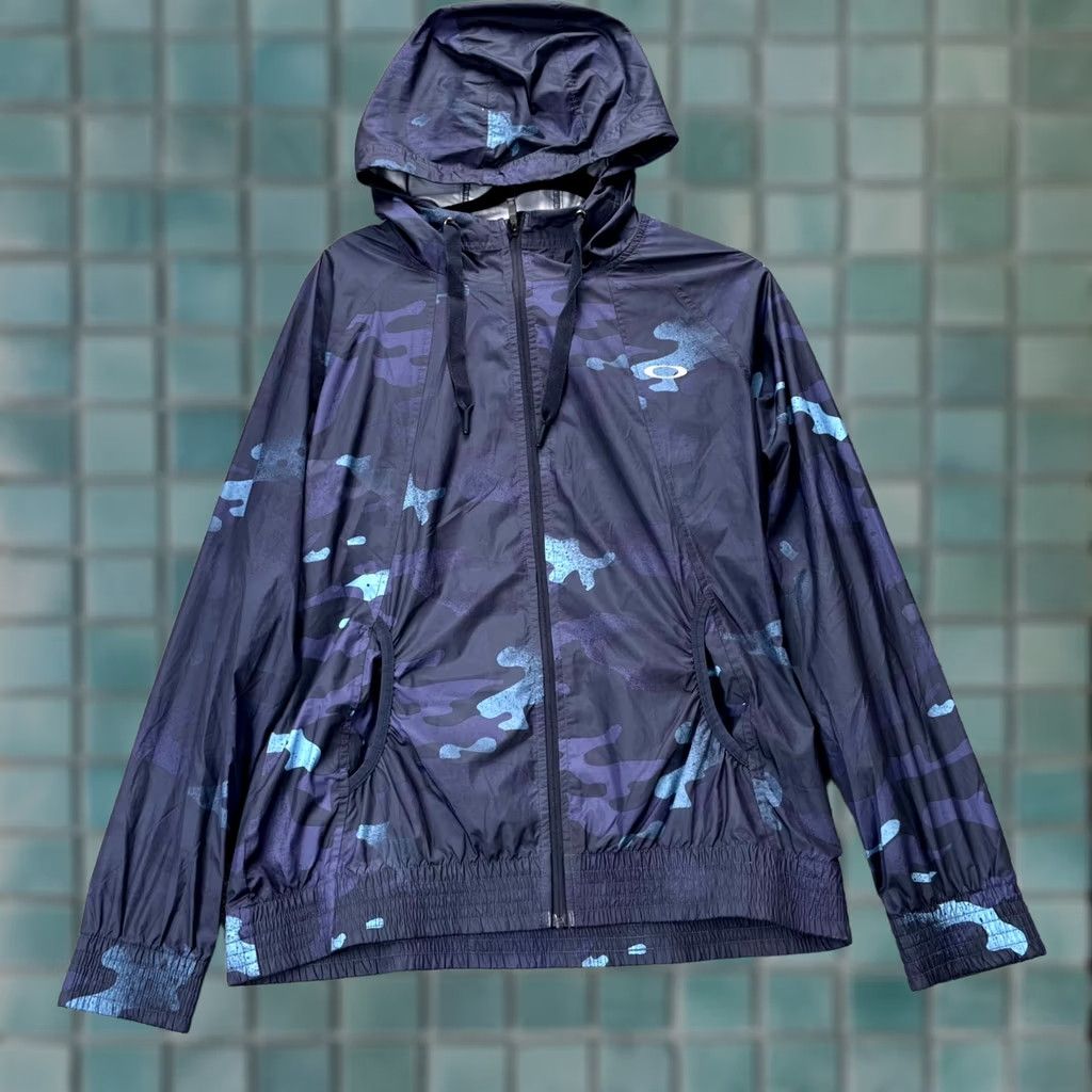Oakley VINTAGE Oakley Jacket Mens Medium Blue Camo Windbreaker Hooded Full Zip Short Coat Cold Weather Outdoor Coat Mens Size US M / EU 48-50 / 2 - 1 Thumbnail