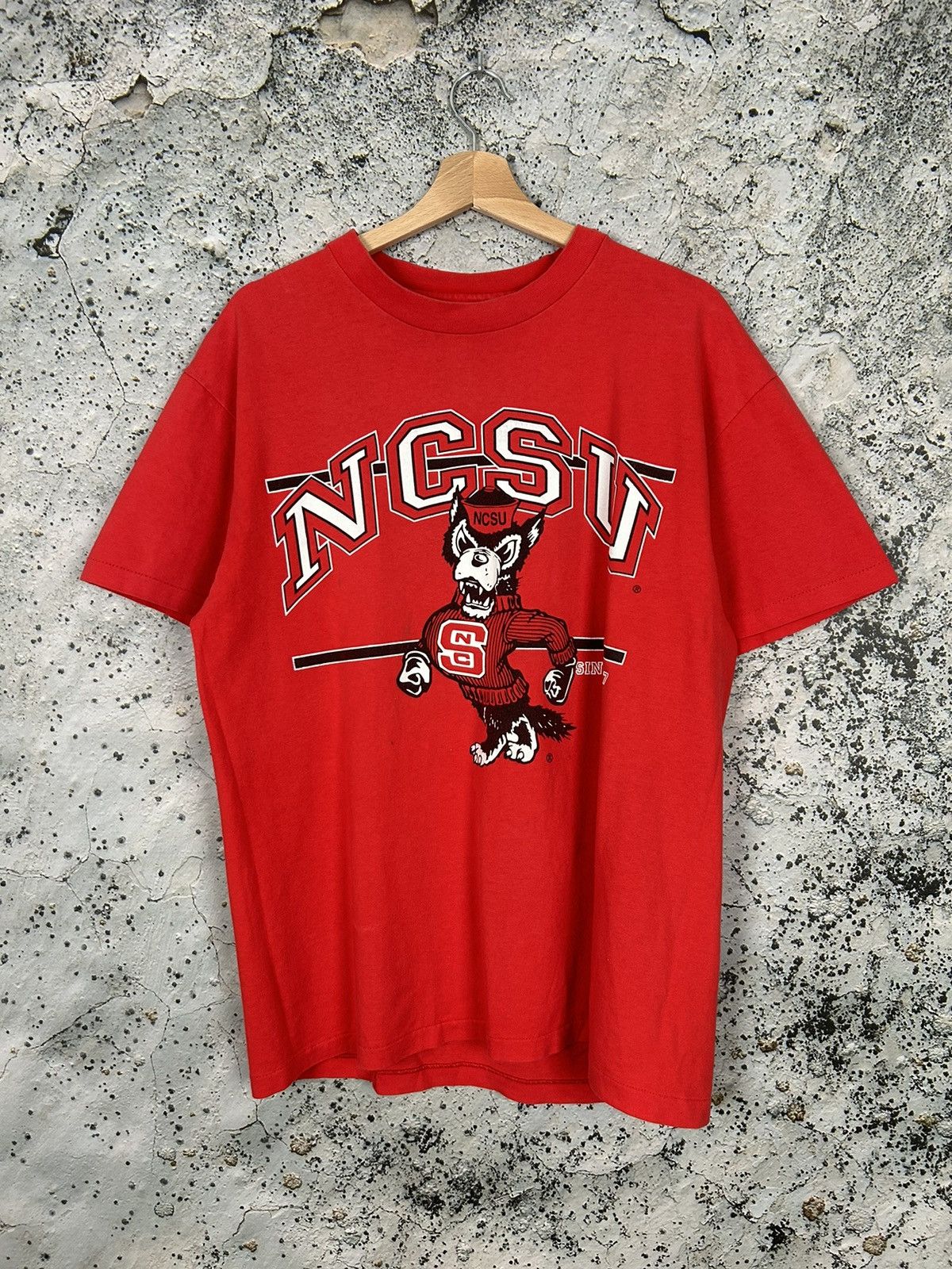 Vintage Vintage NCSU Single Stitch 90s NBA Basketball Tee Size US L / EU 52-54 / 3 - 1 Thumbnail