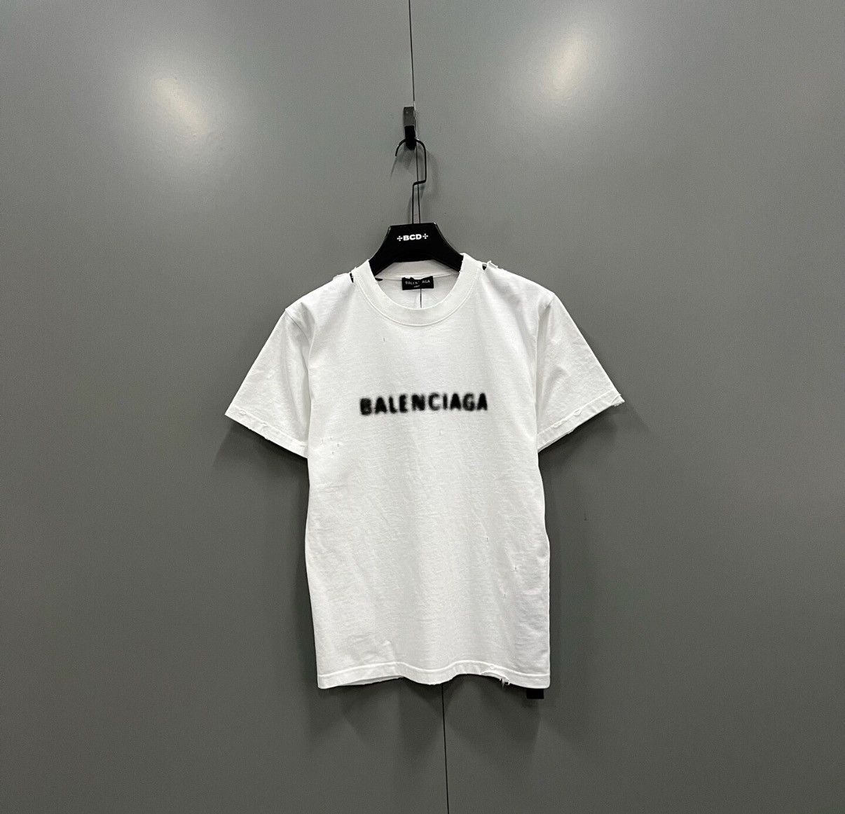 Balenciaga Balenciaga White Blurred Logo Short Sleeve Tee J41 Size US S / EU 44-46 / 1 - 1 Thumbnail