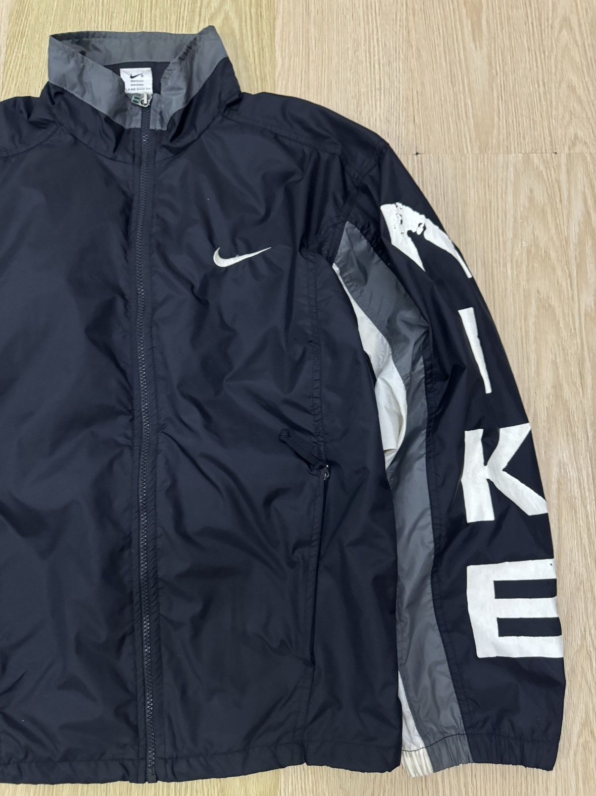 Vintage 90’s Nike swoosh spellout windbreaker