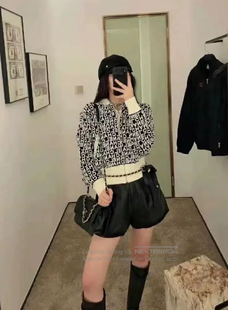 Chanel Chanel 19B black and white letter relief printed zipper kn Size XXS / US 00 / IT 34 - 1 Thumbnail