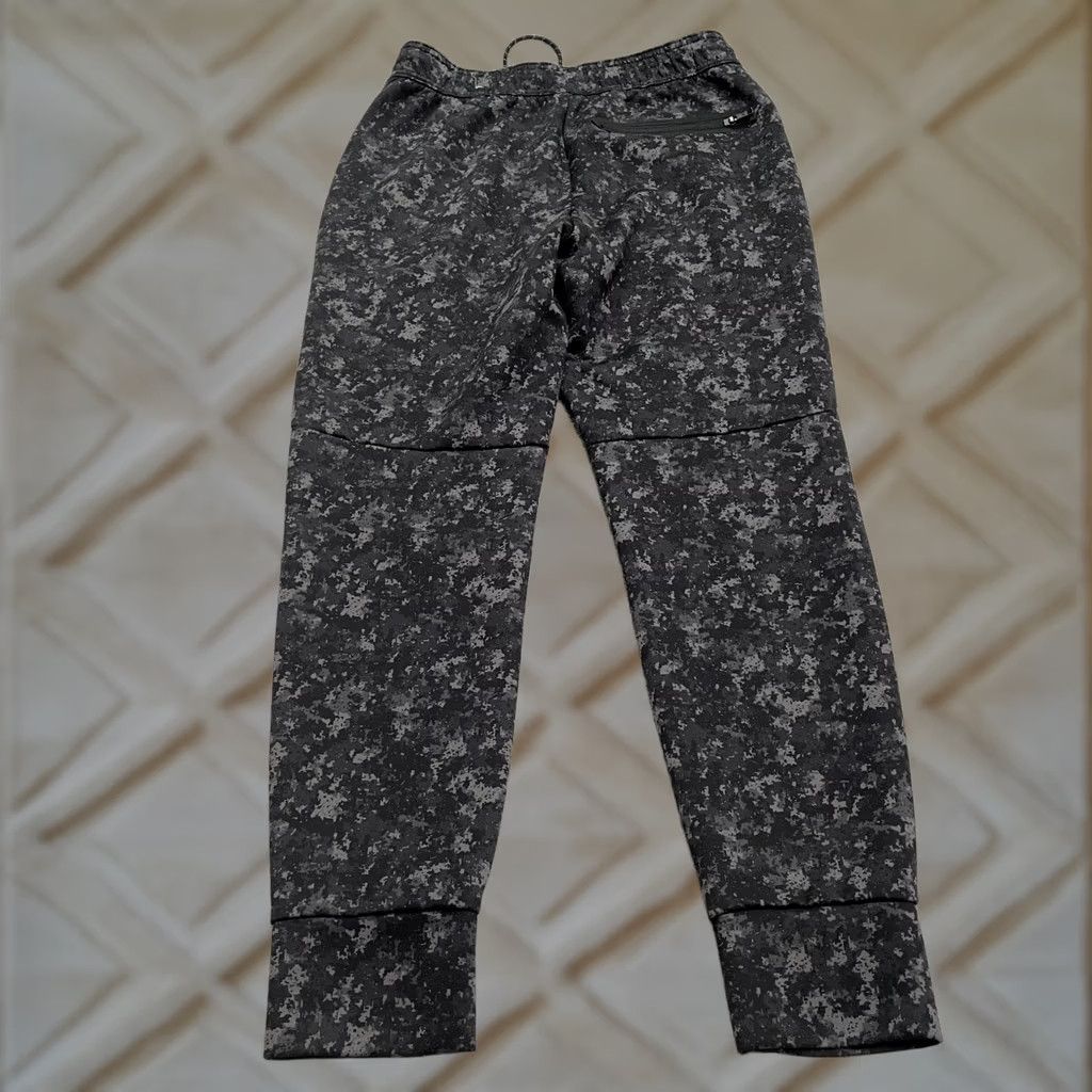 American Eagle Outfitters American Eagle Outfitters Jogger Pants Mens S Black Camouflage Lightweight Fleece 28x27.5 Zip Pocket Athletic Year-Round All Measurements in Photos Size US 29 - 1 Thumbnail