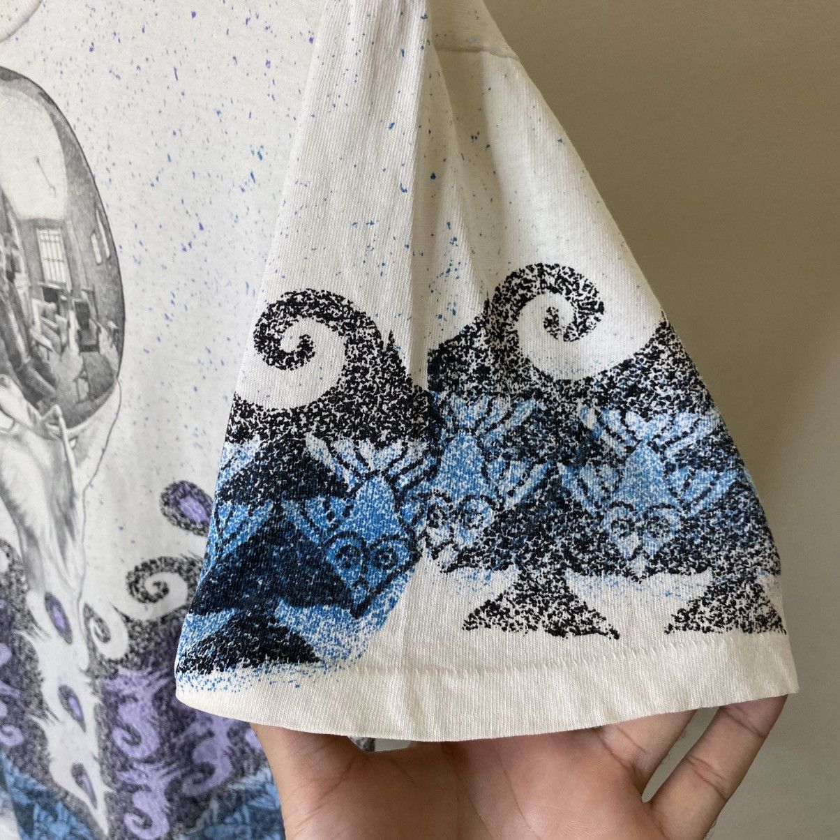 Vintage Vintage 90s M.C. Escher Andazia all-over print Art T shirt Size US L / EU 52-54 / 3 - 4 Thumbnail