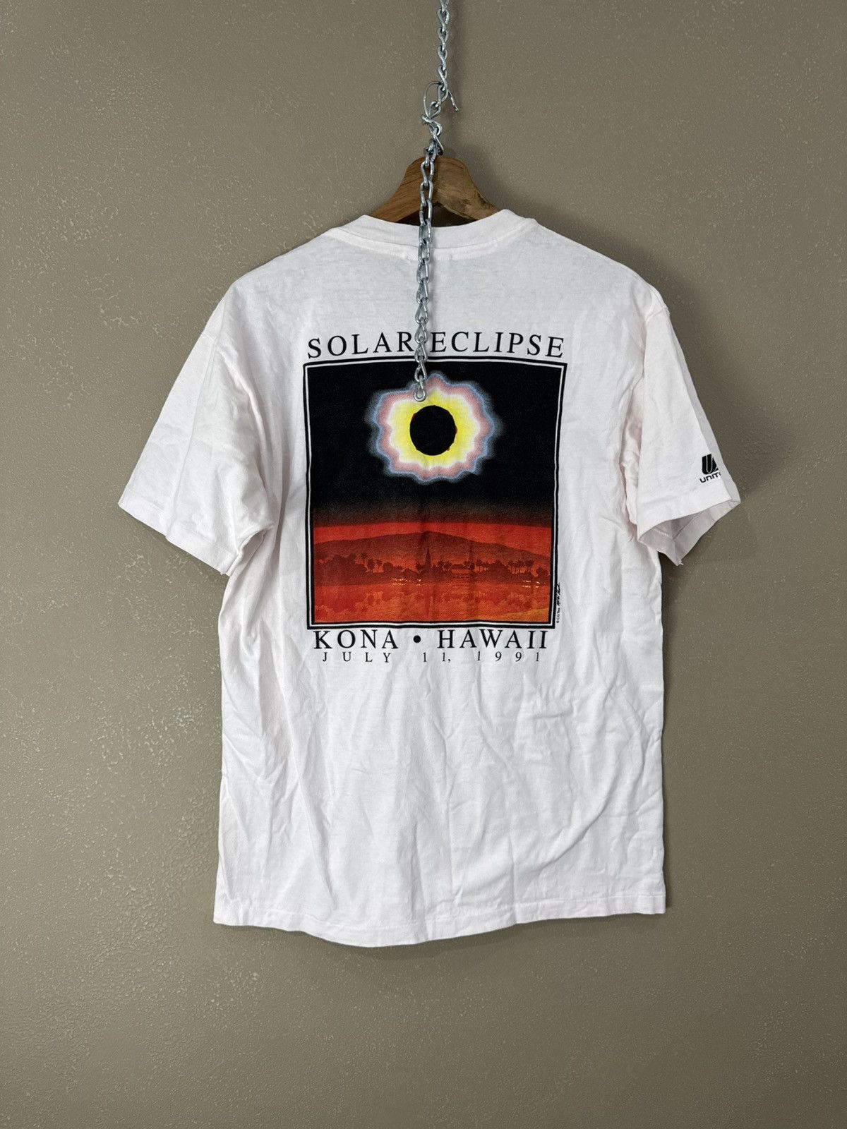 Vintage Vintage 1991 Single Stitch Hawaii Solar Eclipse Tee Size US L / EU 52-54 / 3 - 1 Thumbnail
