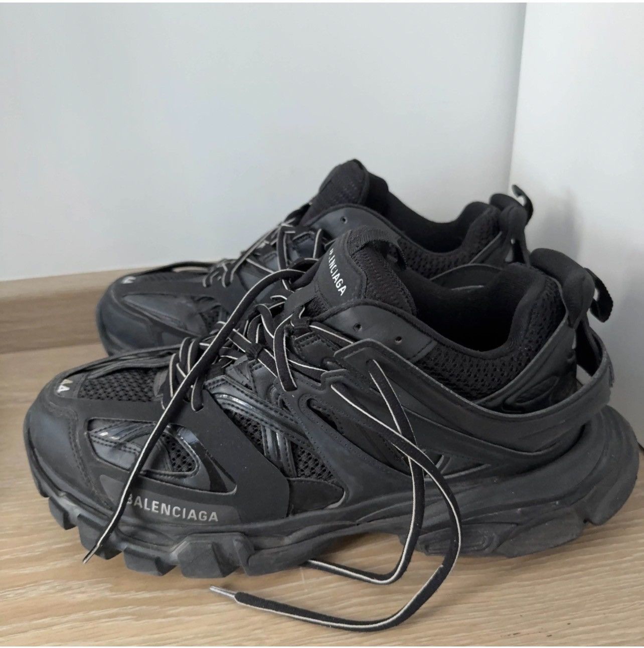 BALENCIAGA truck 44 ブラック 29cm Balenciaga Balenciaga track black | Grailed