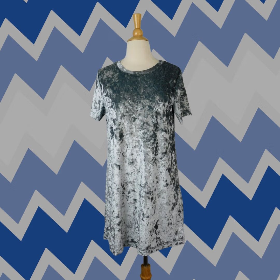 Velvet VINTAGE Short Sleeve Round Neck Crushed Velvet Tunic Dress Gray/Silver, Medium Size 32" / US 10 / IT 46 - 1 Thumbnail