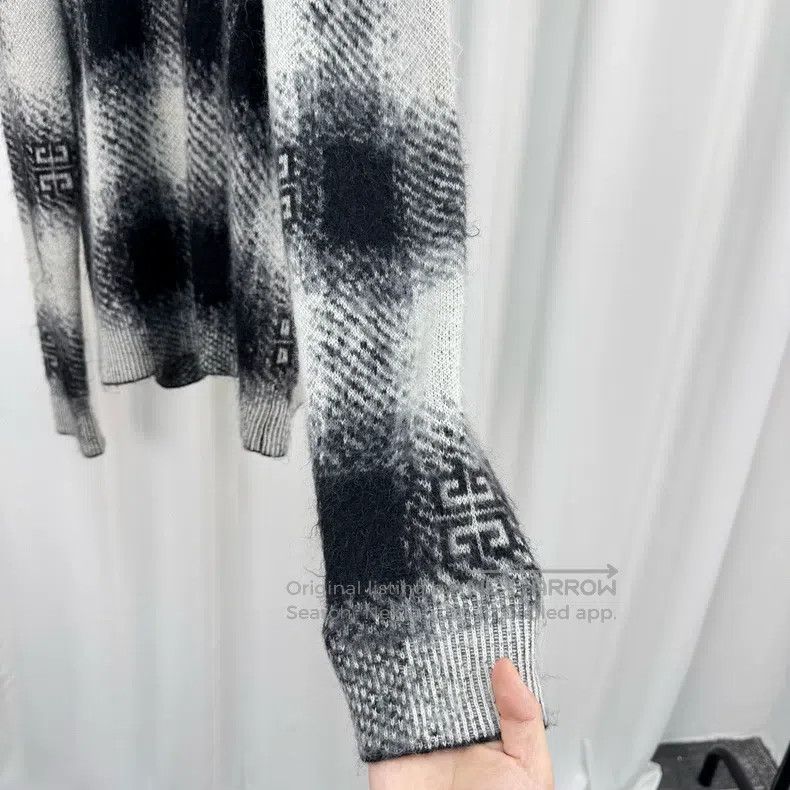 Givenchy Givenchy Mohair black and white checkered sweater Size US L / EU 52-54 / 3 - 4 Thumbnail