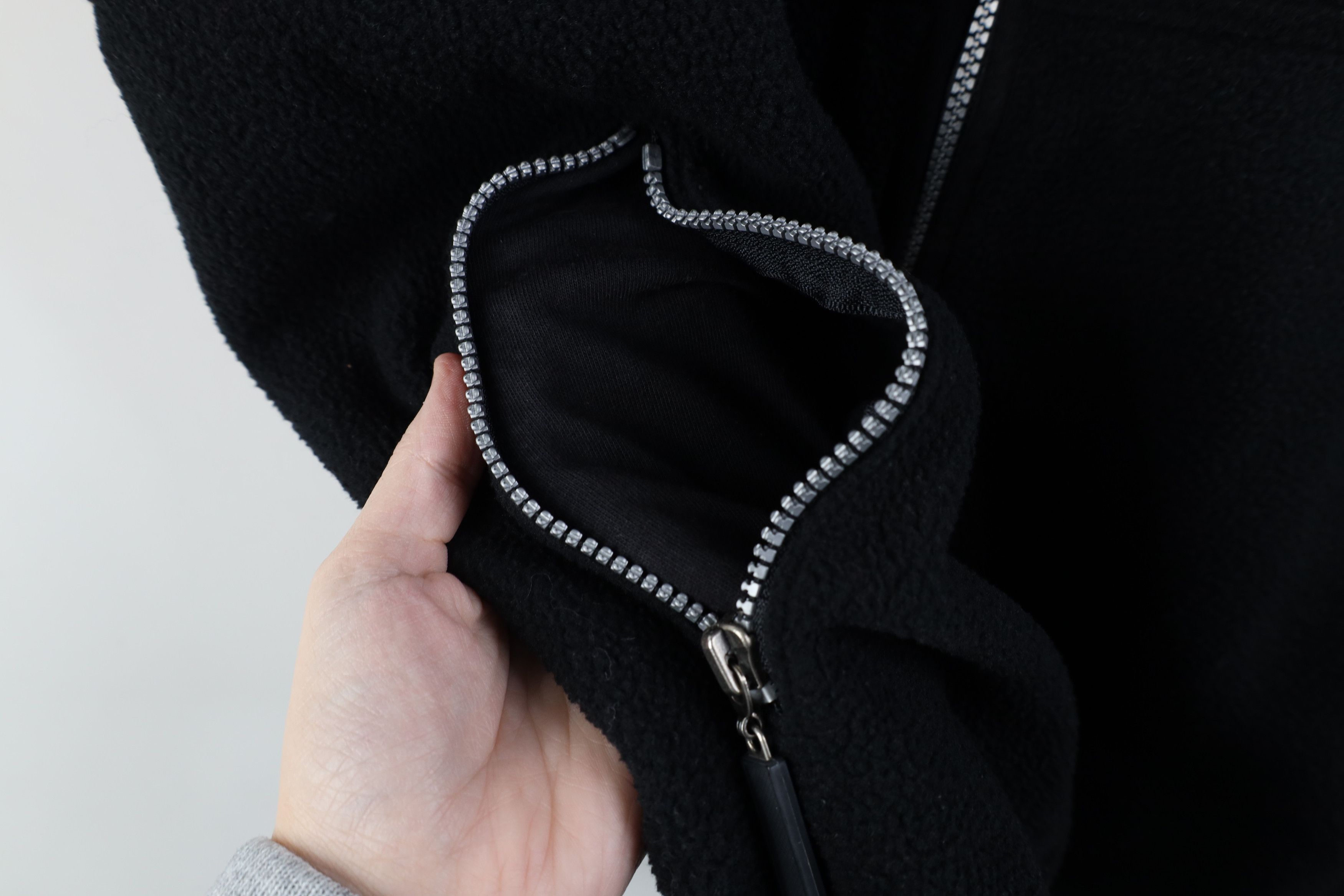 Marlboro Vintage 90s Marlboro Full Zip Fleece Vest Jacket Black Size US M / EU 48-50 / 2 - 5 Thumbnail