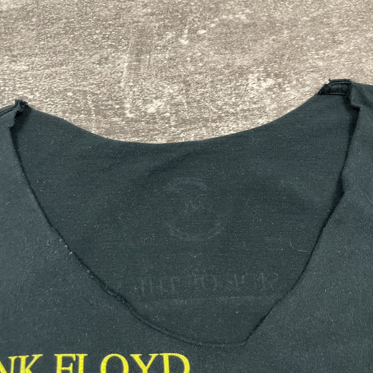 Band Tees Pink Floyd 2002 Dark Side of the Moon Distressed T Shirt Size US L / EU 52-54 / 3 - 5 Thumbnail