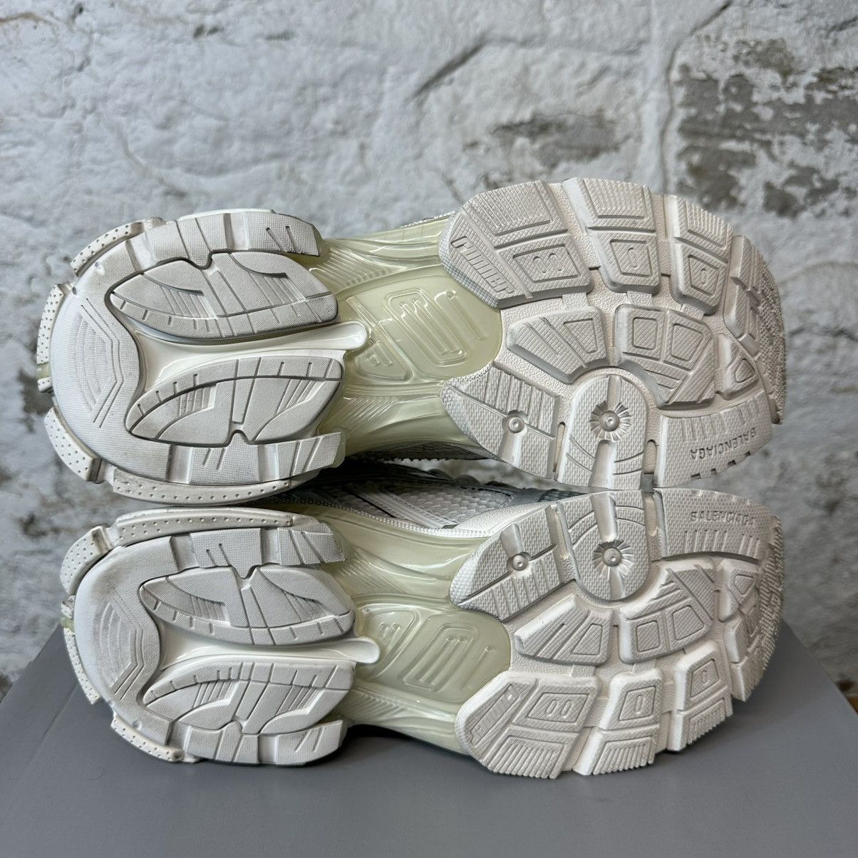 Balenciaga Balenciaga Runner Triple White Sneaker Size 6.5 Size US 6.5 / EU 39-40 - 5 Thumbnail