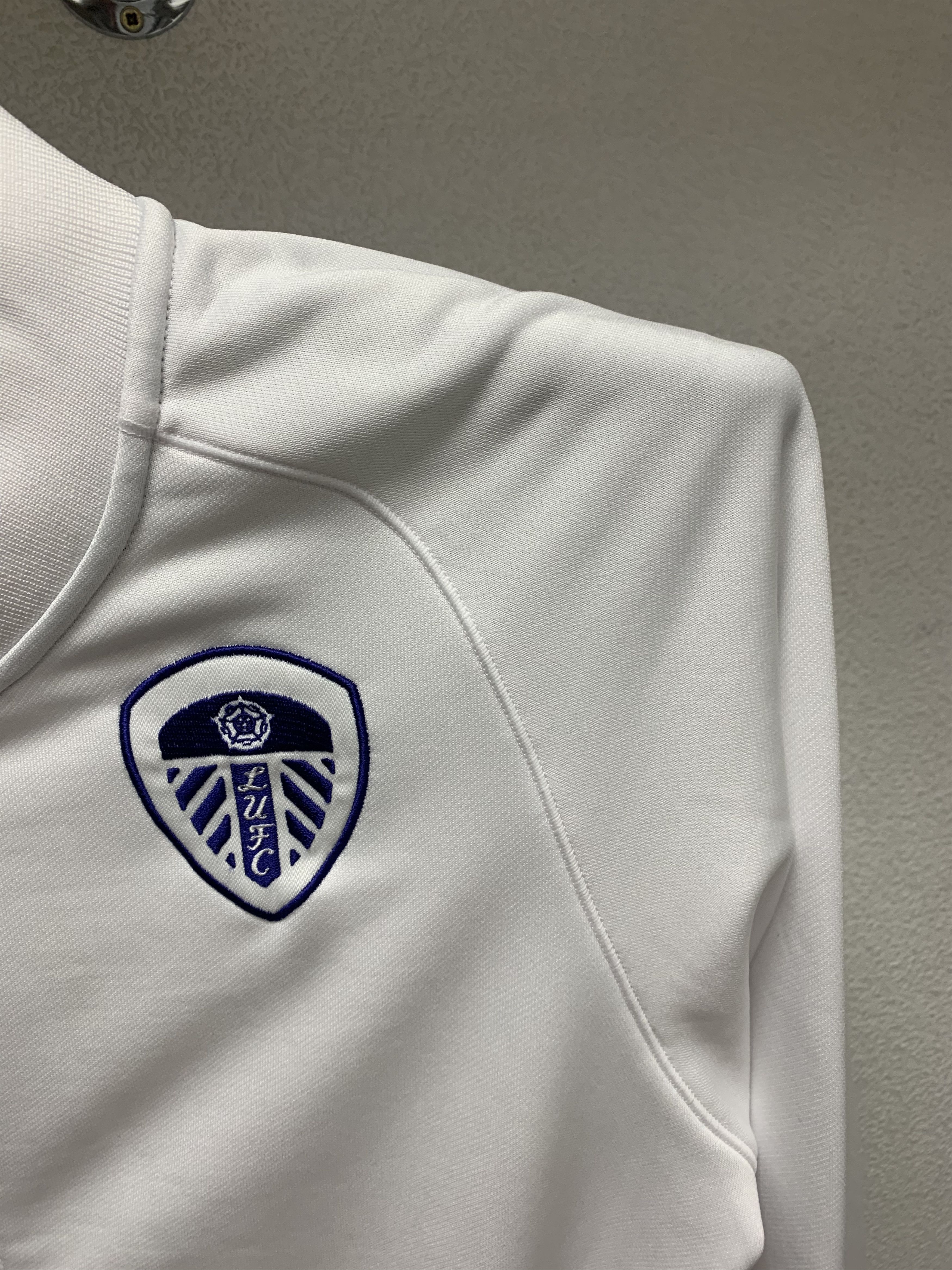 Kappa Leeds United kappa soccer white bomber M sz gava Size US M / EU 48-50 / 2 - 6 Thumbnail