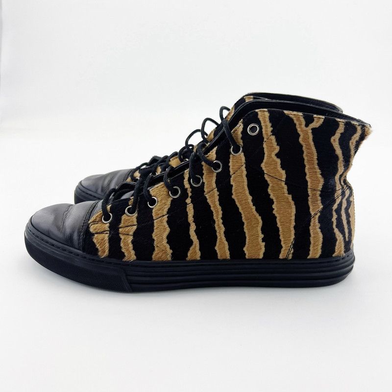 Gucci Gucci Casual Lifestyle Shoes in Black and Yellow Size US 7.5 / EU 40-41 - 1 Thumbnail