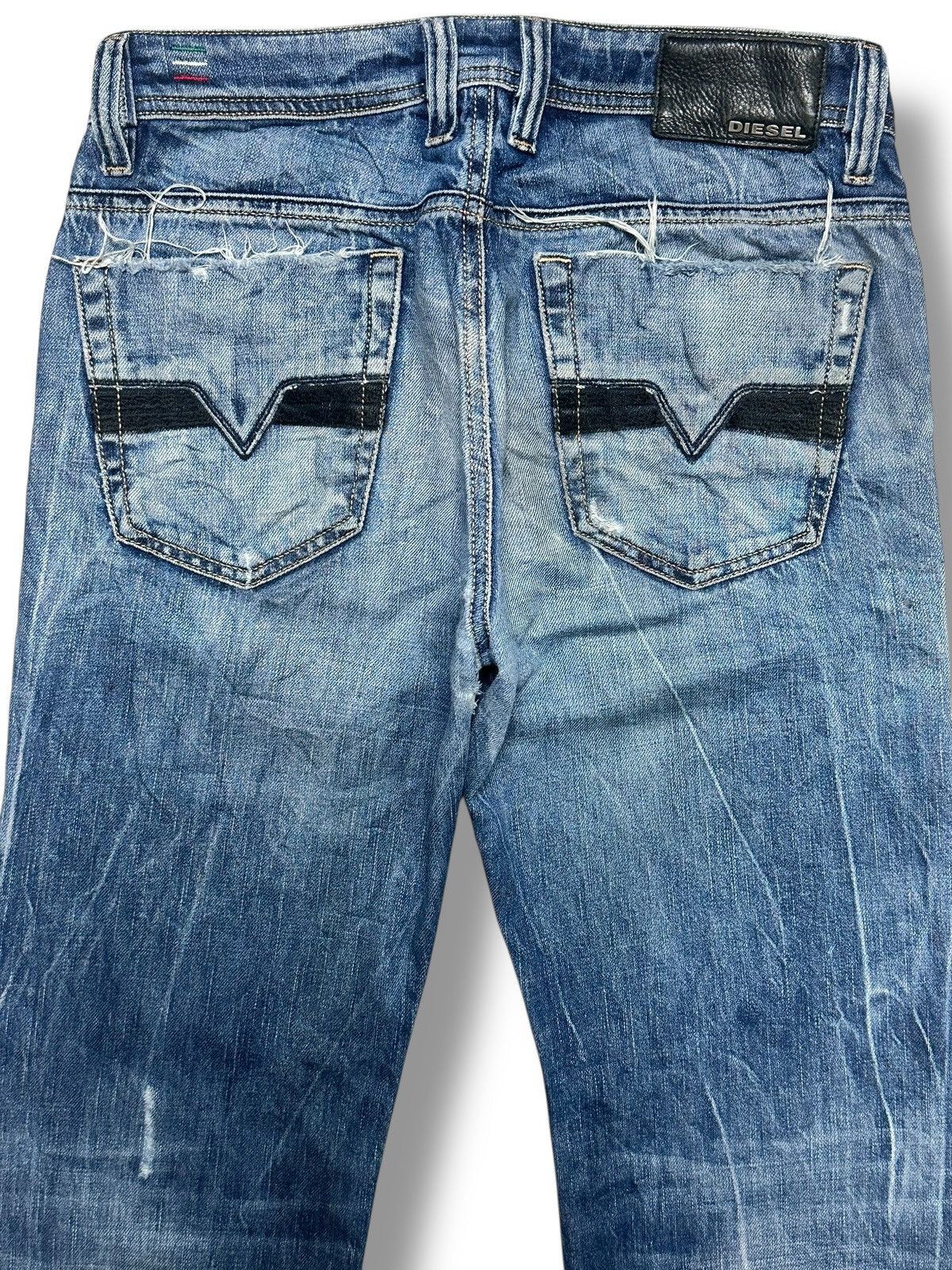 Diesel Diesel Viker Medium Blue Distressed Button Fly Faded Jeans Size US 31 - 4 Thumbnail