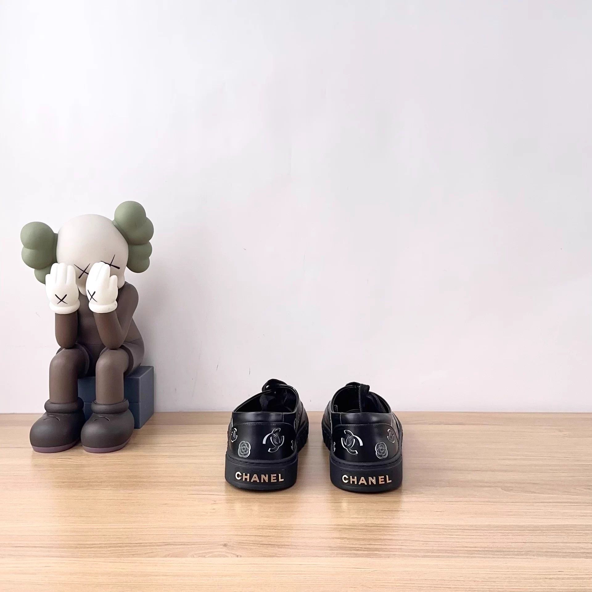 Chanel Chanel Casual Sneakers EUR 37.5 Size US 7 / IT 37 - 2 Thumbnail
