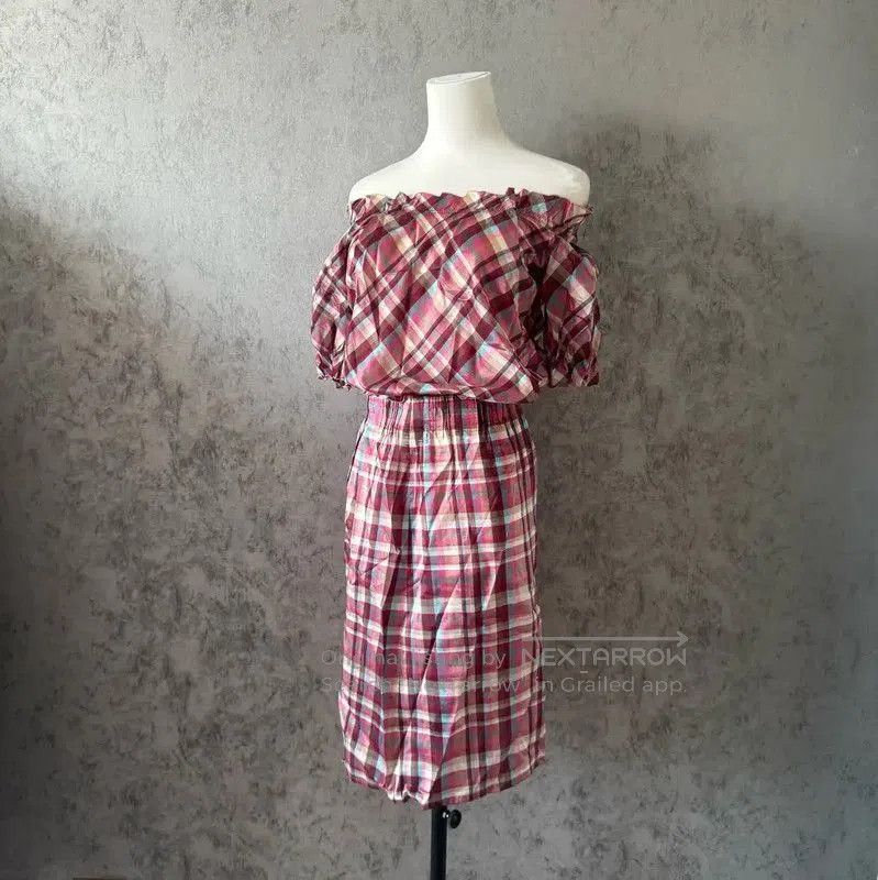 Burberry Burberry Colorblocked Short Sleeve Dress. Size M / US 6-8 / IT 42-44 - 1 Thumbnail