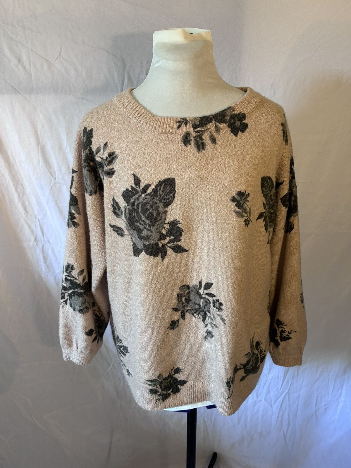 Other Chelsea & Theodore Rose Floral Sweater Size S / US 4 / IT 40 - 1 Thumbnail