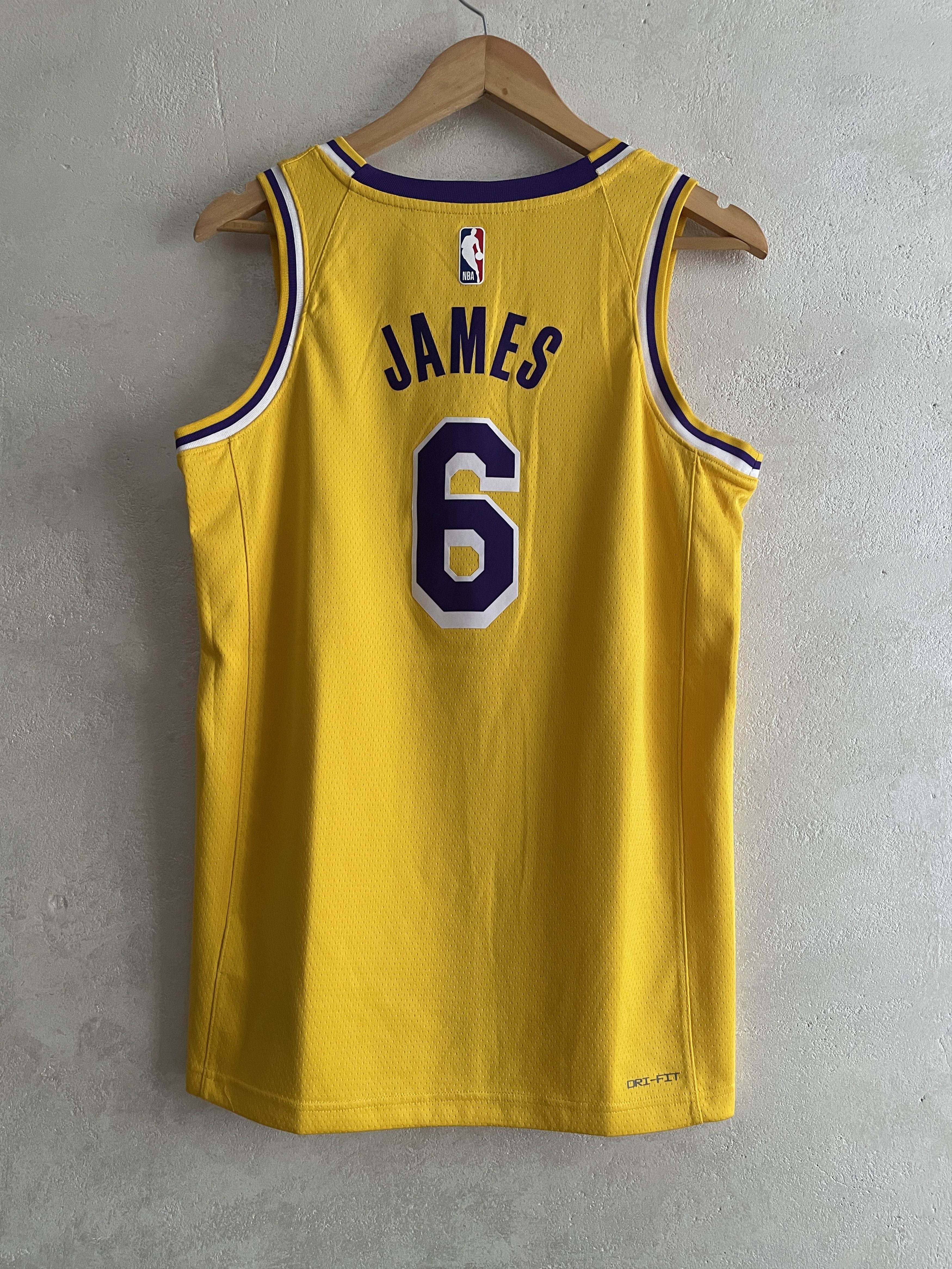 Nike Los Angeles Lakers Lebron James NBA Swingman Jersey Size US S / EU 44-46 / 1 - 2 Thumbnail