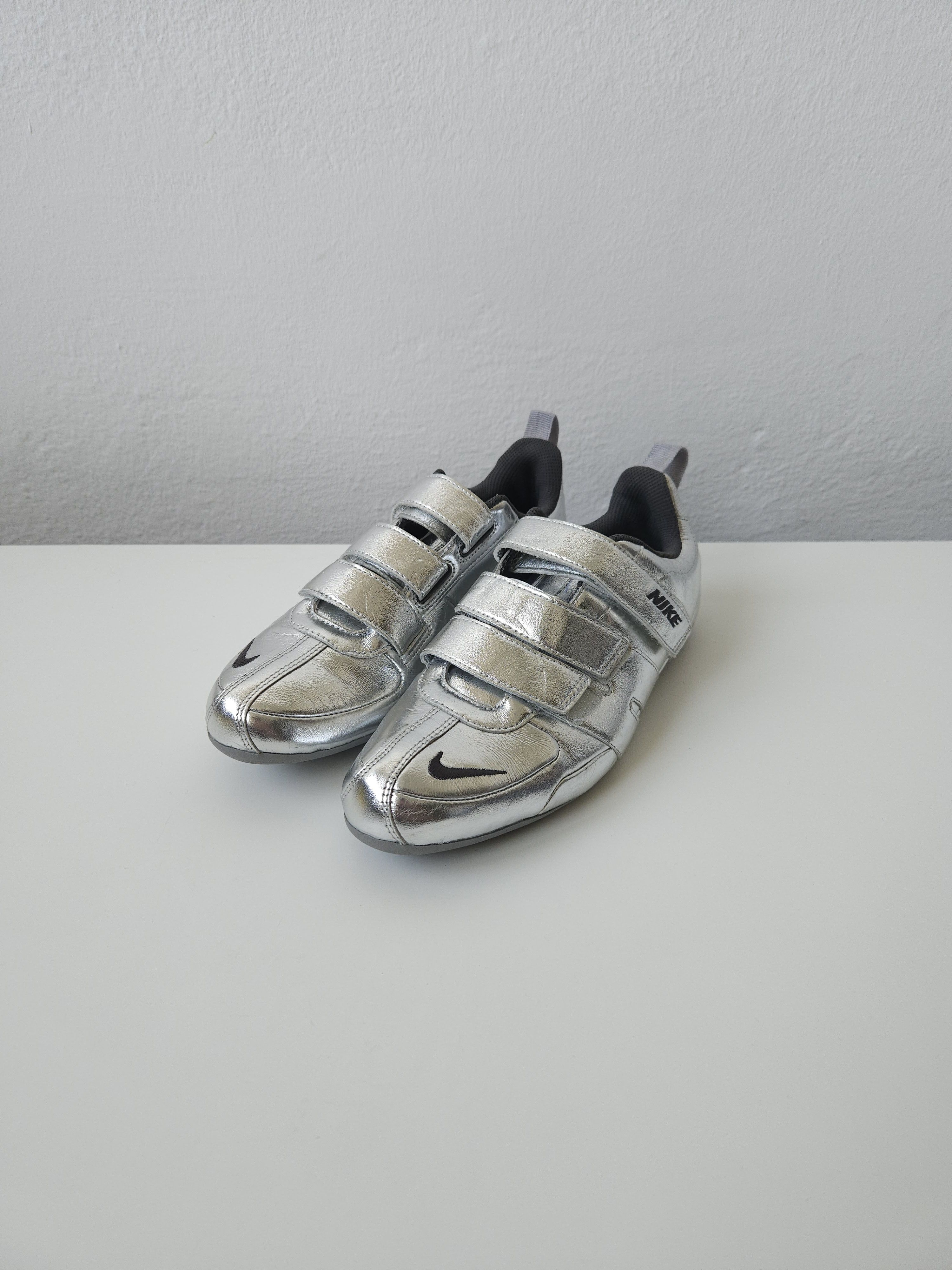 Vintage y2k nike fixed speed v silver