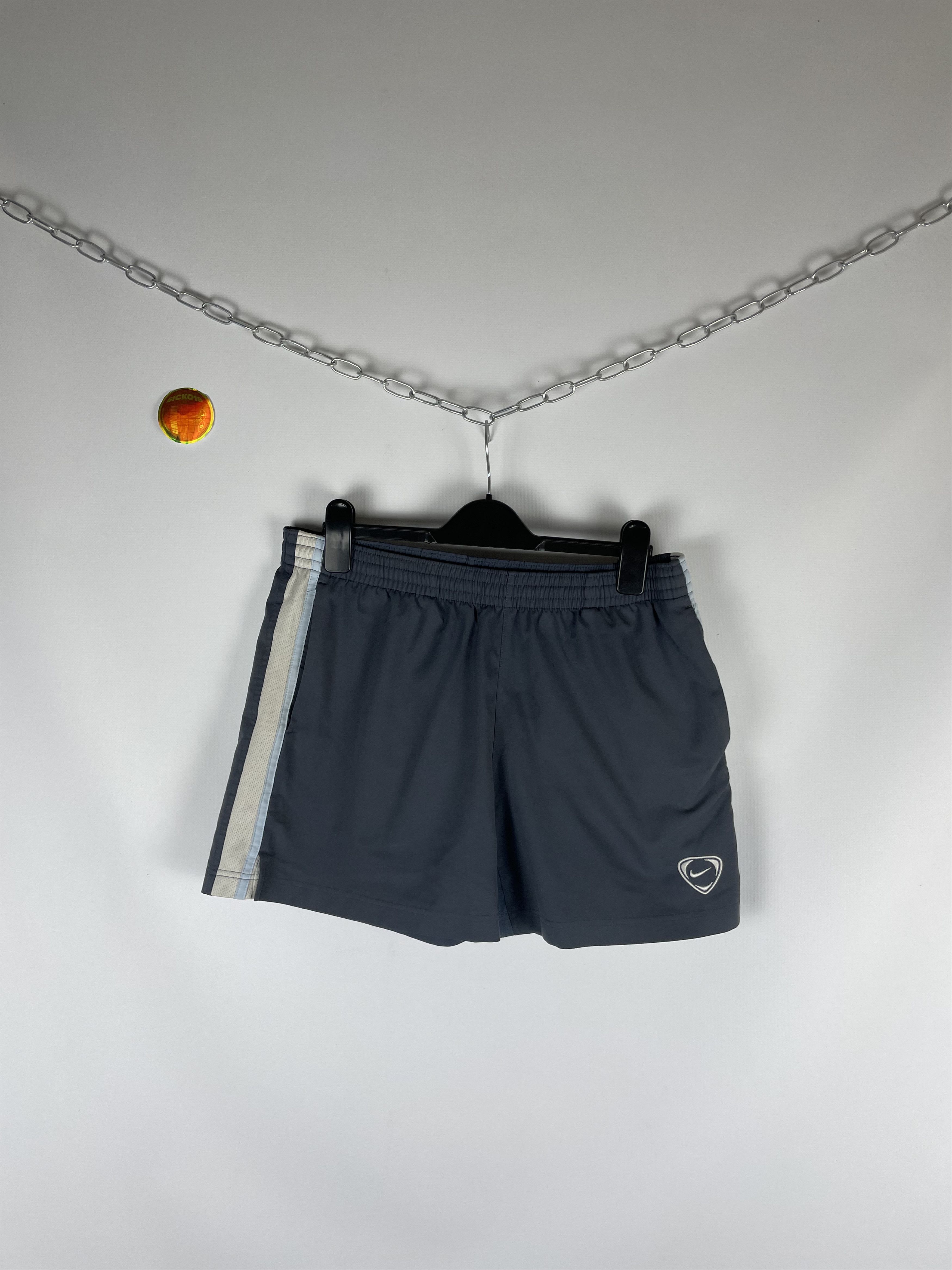 Nike Vintage Nike Shorts Y2k Size US 29 - 1 Thumbnail