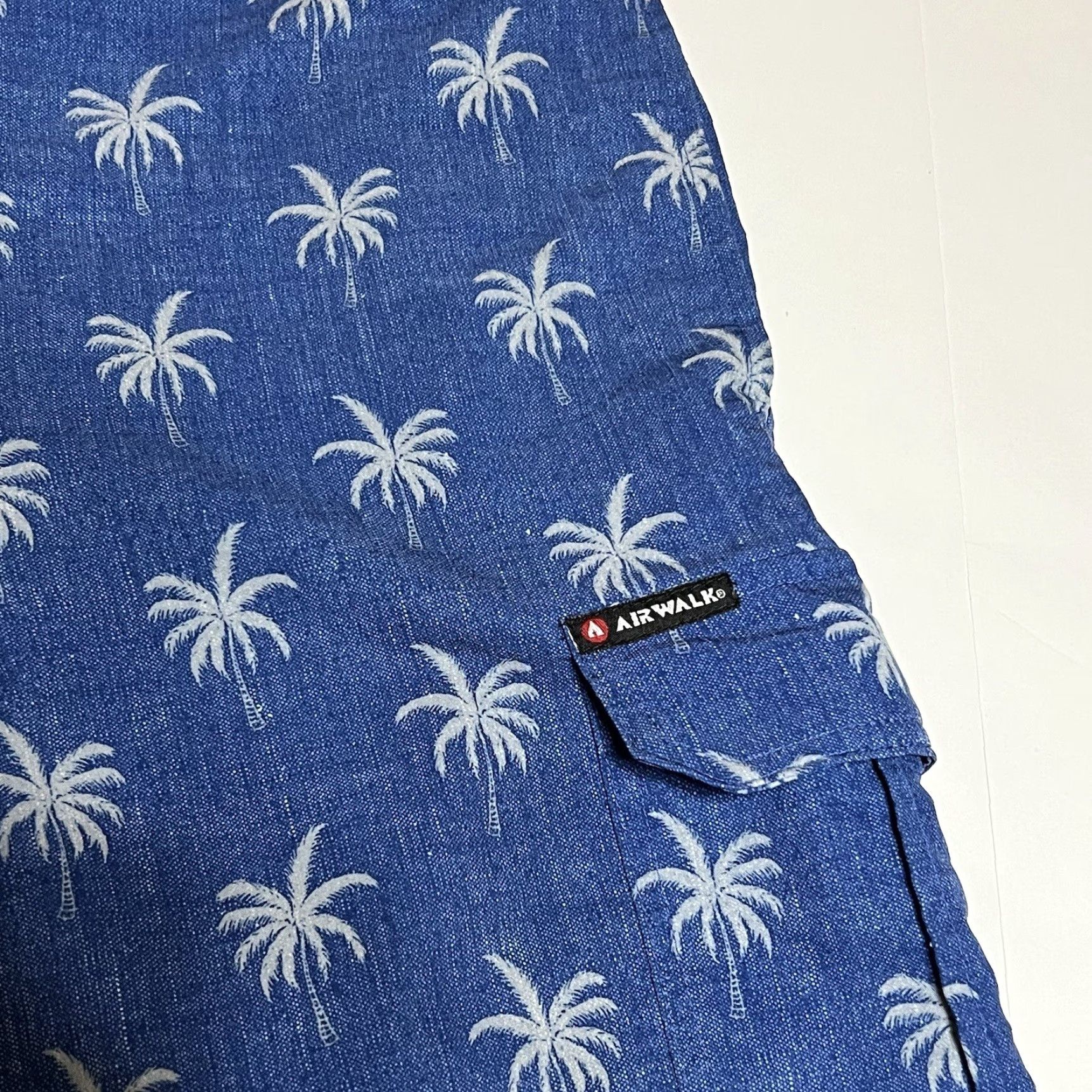 Airwalk VINTAGE AIRWALK Men’s Blue/Red Palm Tree Swim Shorts Trunks Size M Elastic Waist Size US 31 - 6 Thumbnail