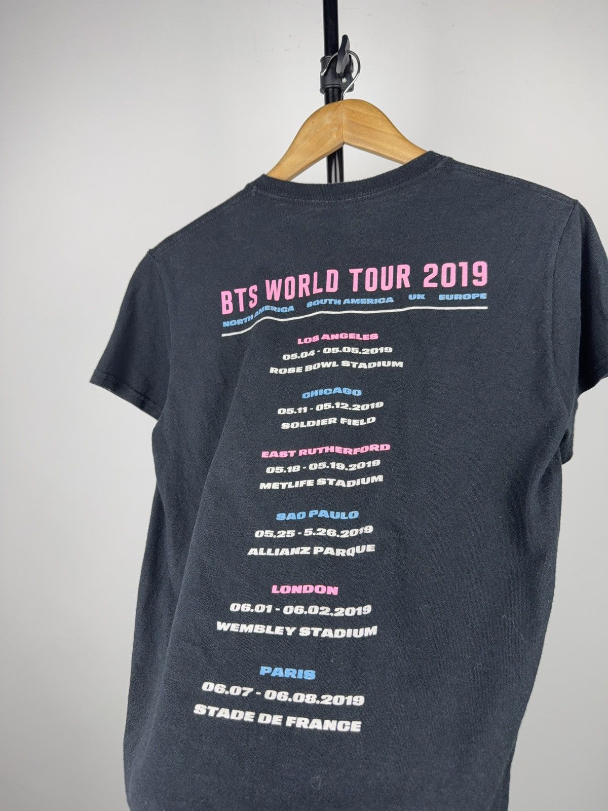Band Tees 00s BTS World Tour 2019 Official Concert T-Shirt Big Hit Size US S / EU 44-46 / 1 - 10 Thumbnail