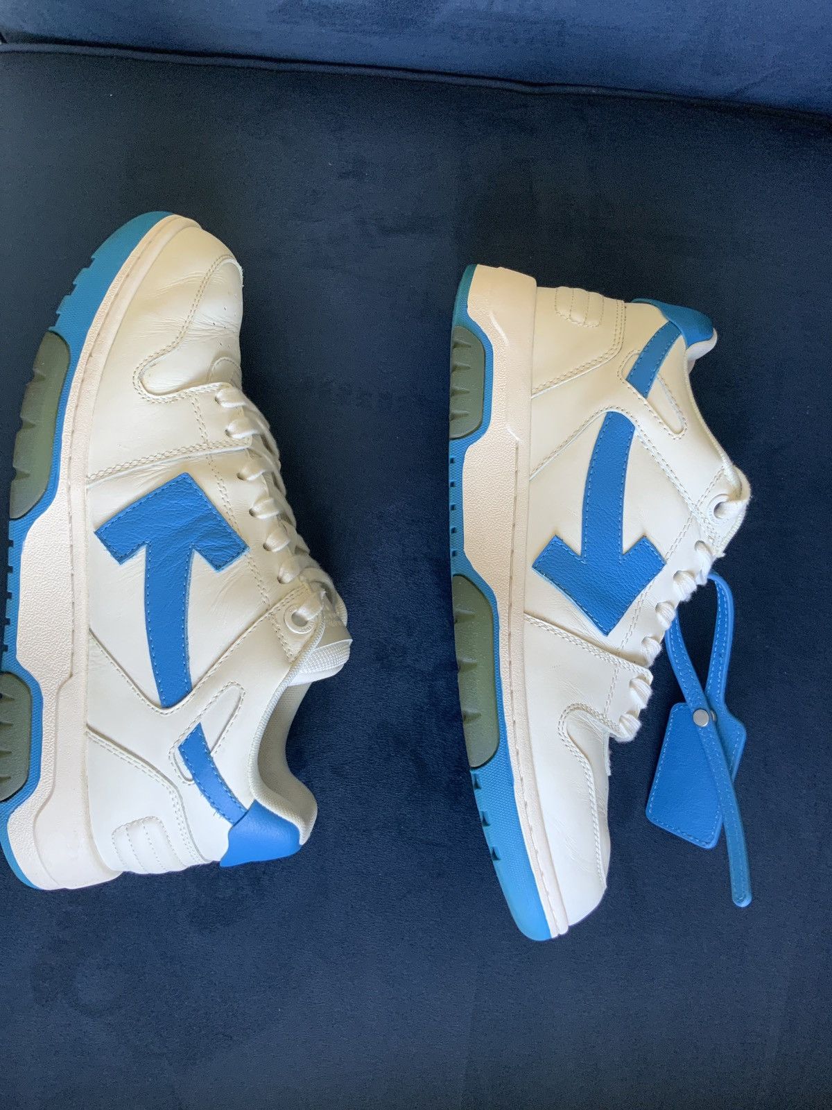 Off-White Out of office Size US 9 / EU 42 - 1 Thumbnail