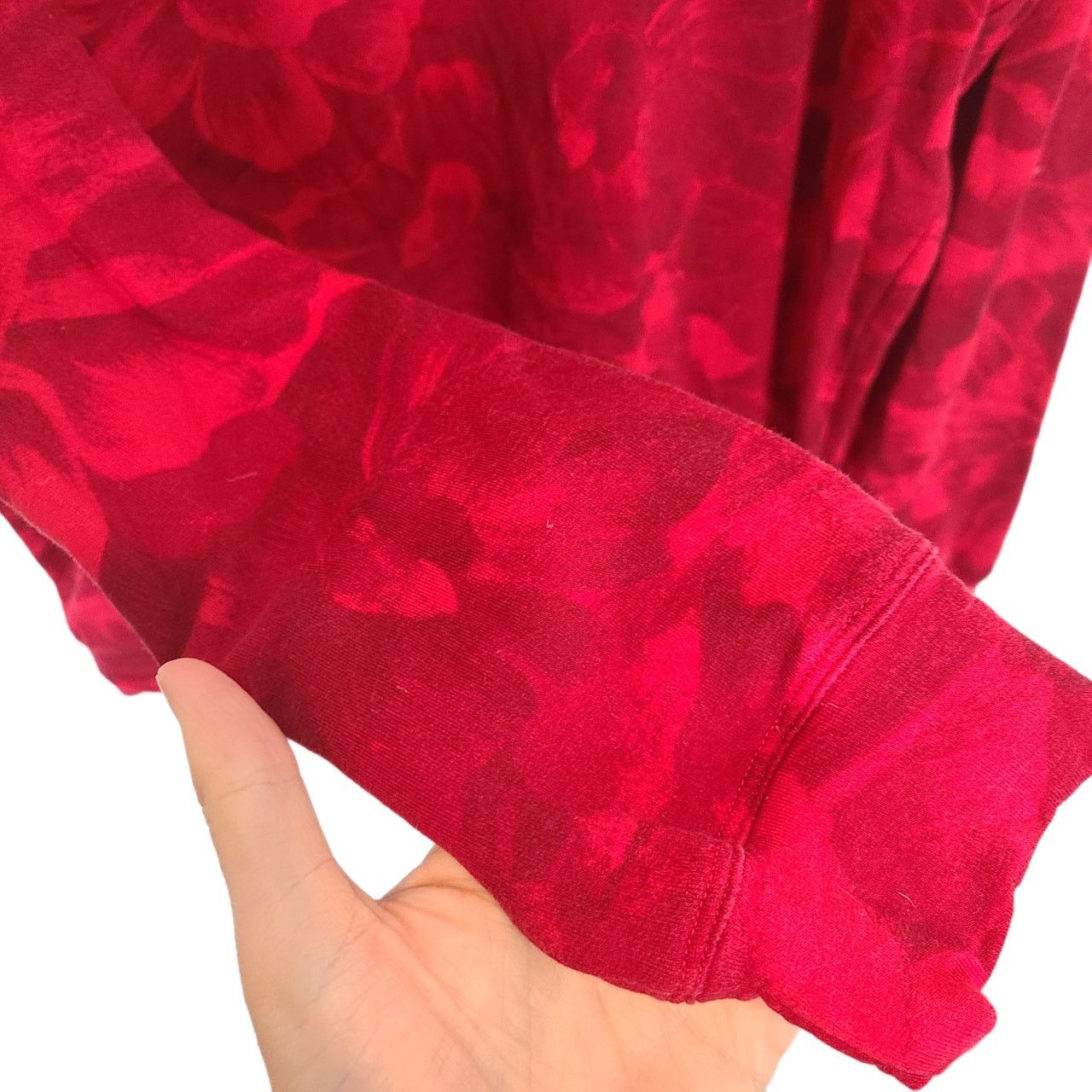Athleta Athleta Sweatshirt M Red Floral Balance Crewneck Pullover Size M / US 6-8 / IT 42-44 - 5 Thumbnail