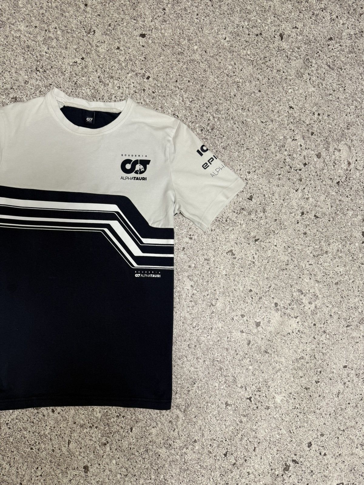 Alpha Industries × Ferrari Rare Scuderia AlphaTauri 2023 Team Racing Retro T-Shirt Size US XS / EU 42 / 0 - 5 Thumbnail
