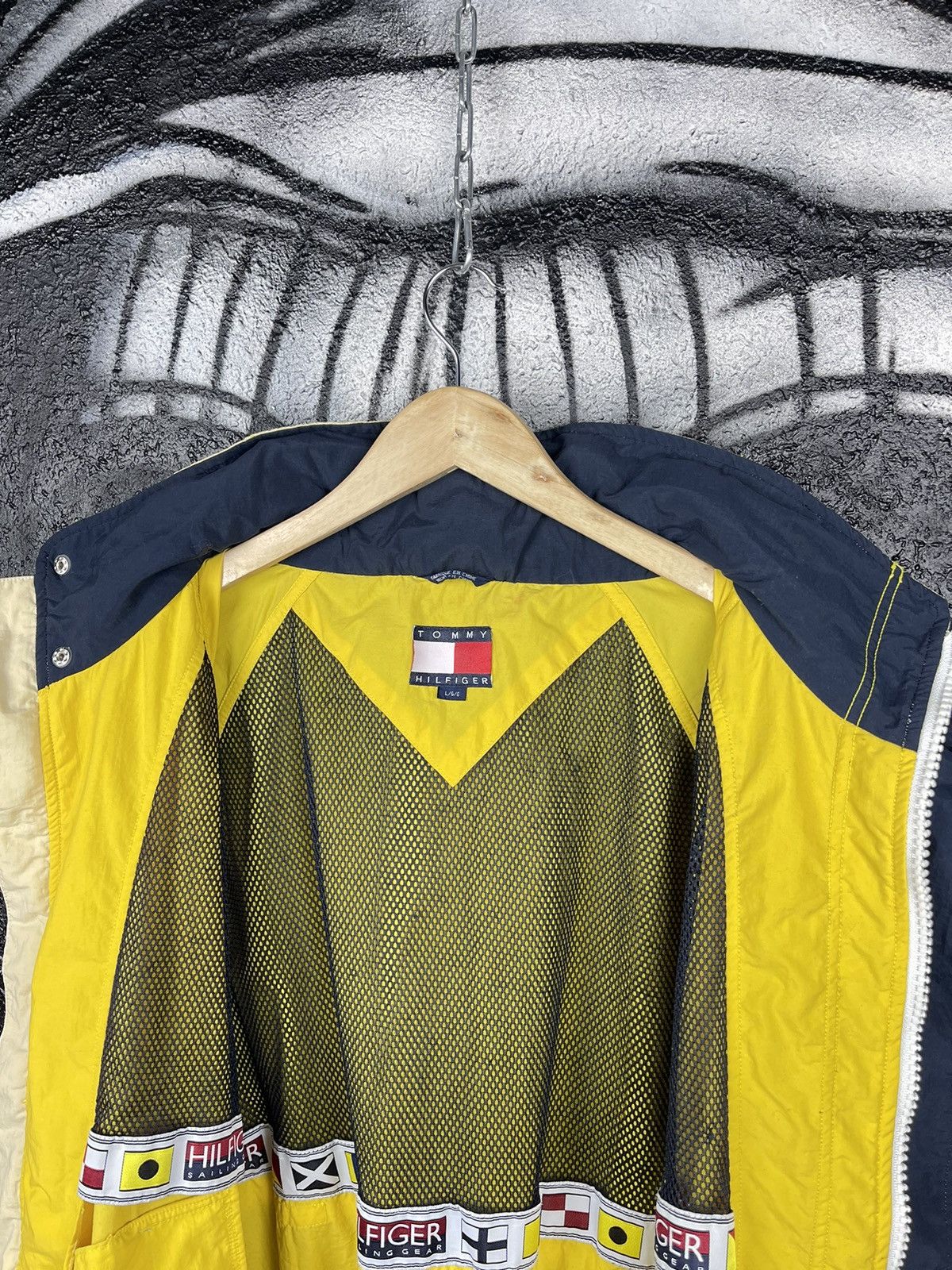 Tommy Hilfiger Vintage 90’sTommy Hilfiger Embroidered Spellout Jacket Men’s Size US L / EU 52-54 / 3 - 11 Thumbnail