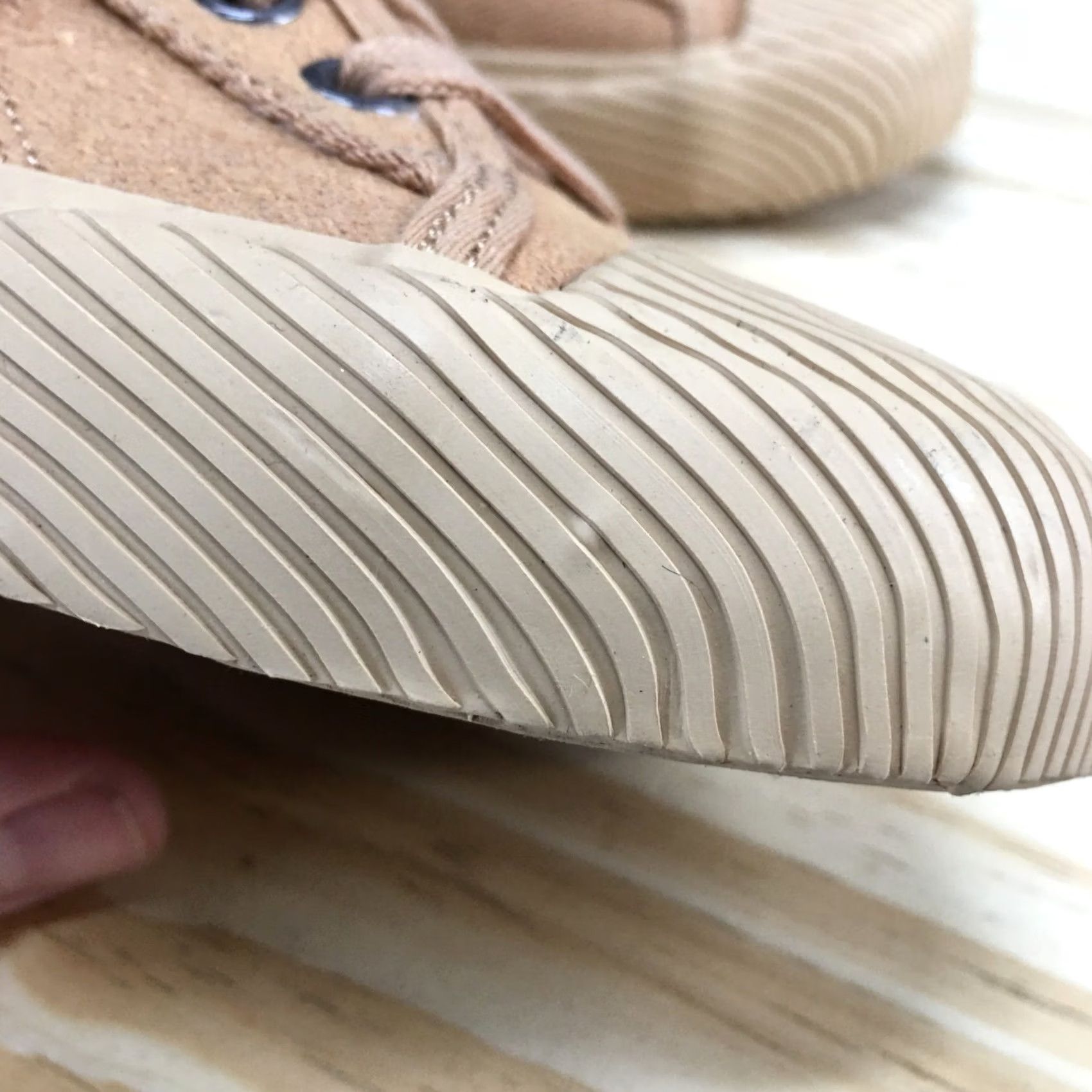 Vintage Universal Thread Grace Womens Sneakers Casual Low Top Tan Canvas Lace Up Shoes 6 M Used Condition Size M / US 6-8 / IT 42-44 - 4 Thumbnail