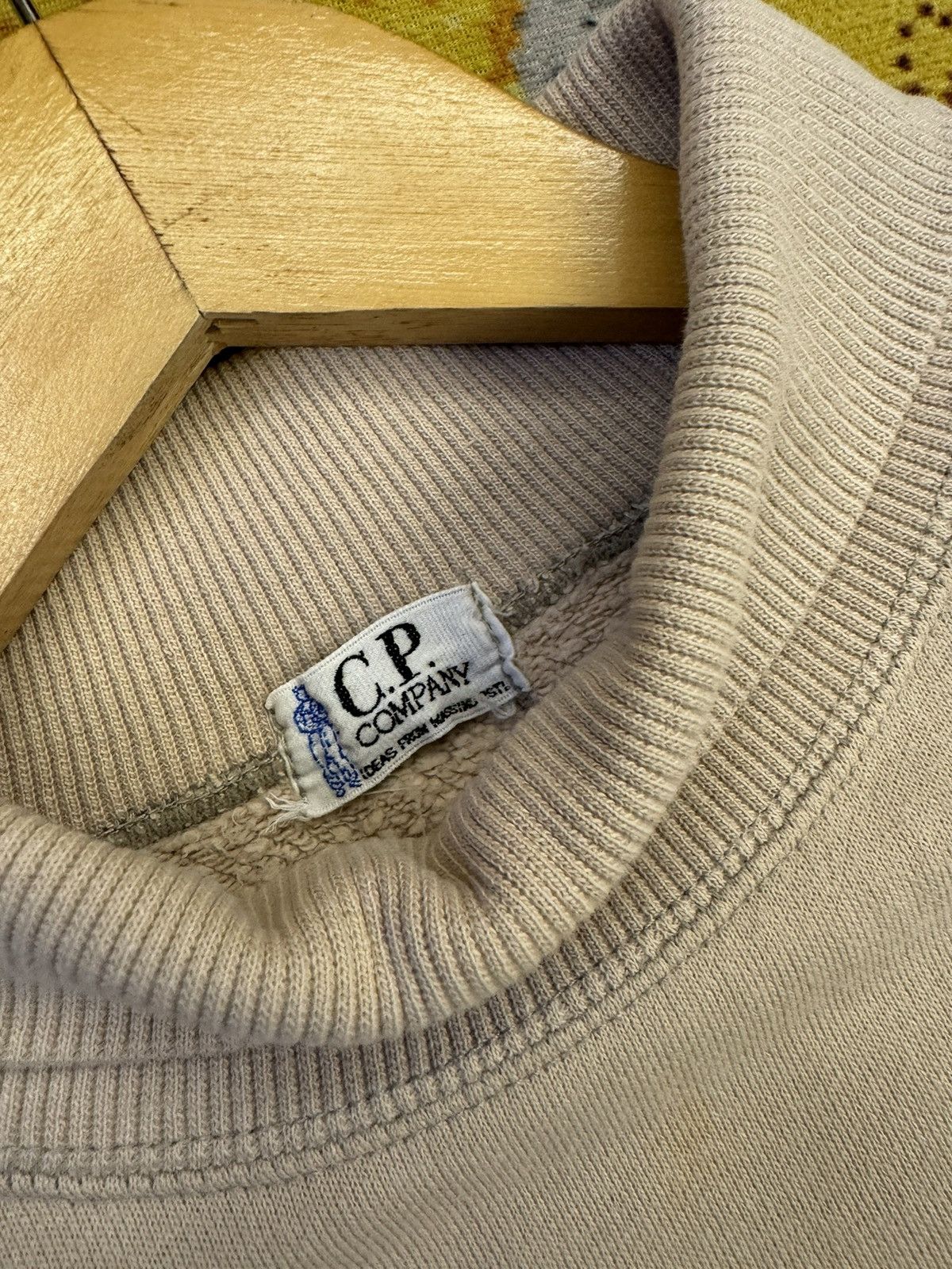 【新品】C.P. COMPANY Simple embroidery sweat 新品】C.P. COMPANY Simple embroidery sweat