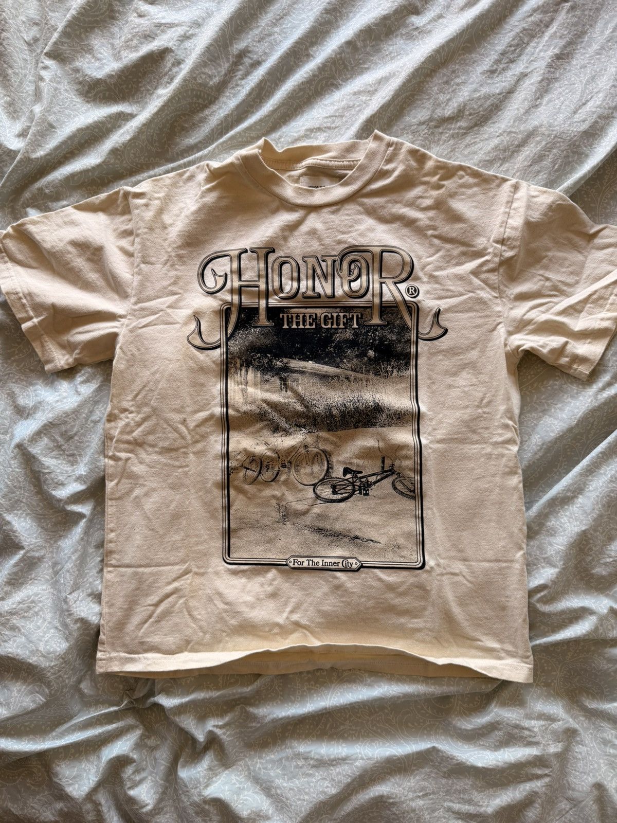Honor the Gift Outside T-Shirt Size US S / EU 44-46 / 1 - 1 Thumbnail