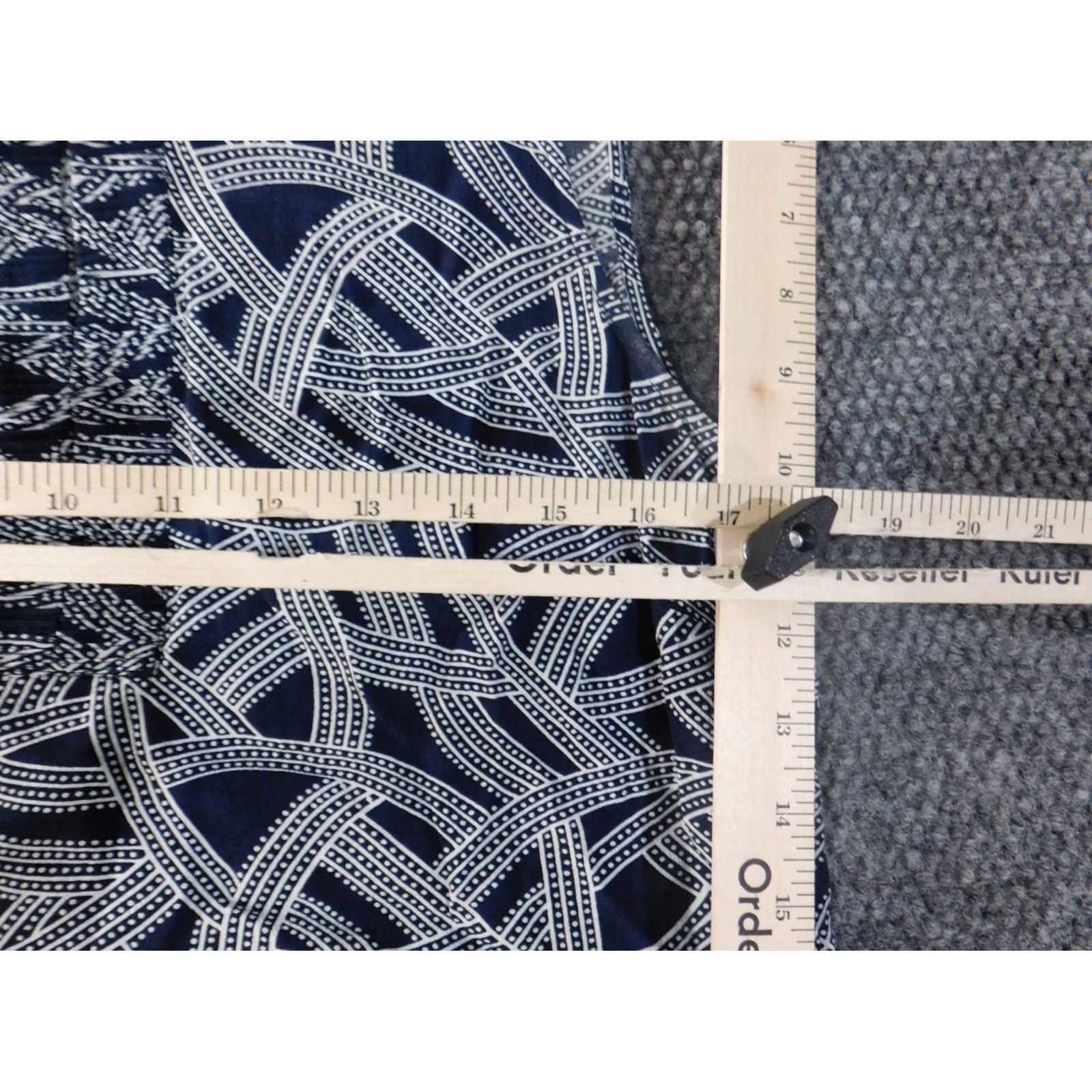 Banana Republic Banana Republic Blouse Shirt Womens M Blue Geometric Rayon Sleeveless Round Neck Pullover Casual Regular Stretch Classic Vintage: No Size M / US 6-8 / IT 42-44 - 7 Thumbnail