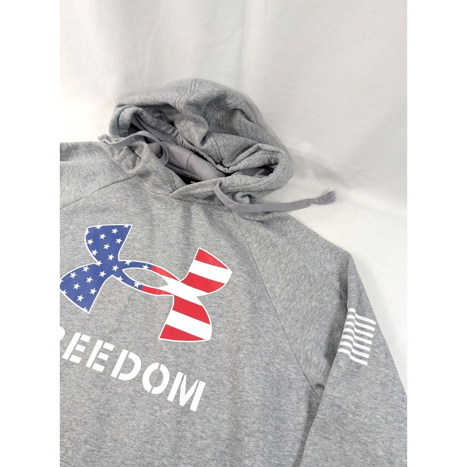 Under Armour Under Armour Hoodie Mens M Gray Freedom Flag Graphic Print Hooded Pockets UA Regular Pullover Size M Size US M / EU 48-50 / 2 - 2 Thumbnail