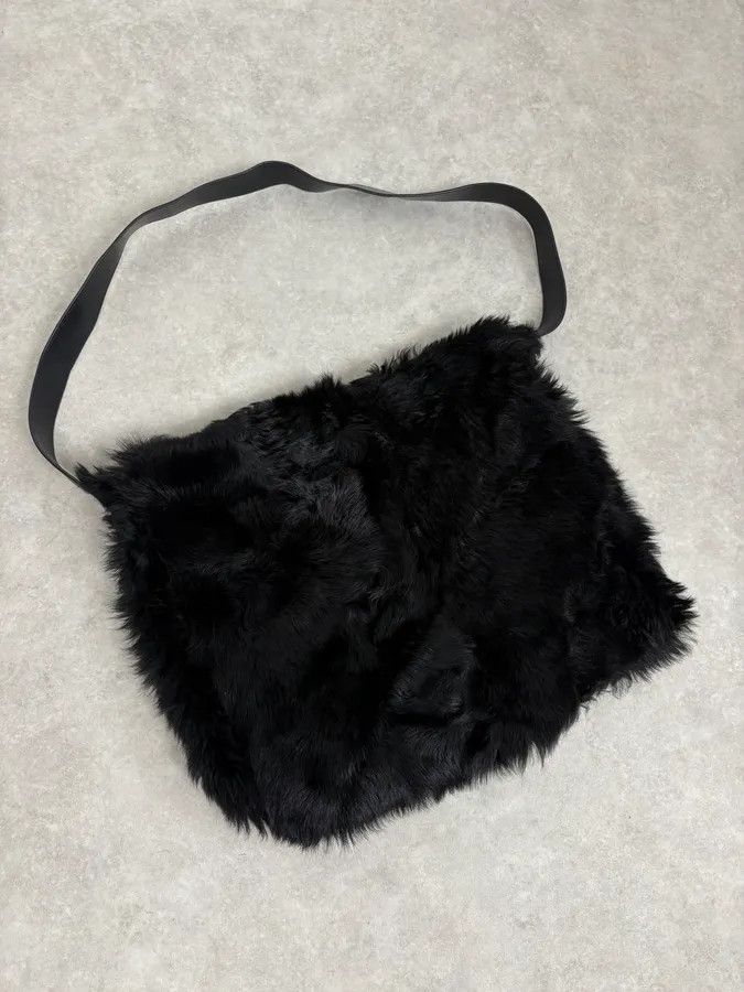 Gucci 2000s Gucci Black Wolf Fur Leather Shoulder Bag Size ONE SIZE - 4 Thumbnail