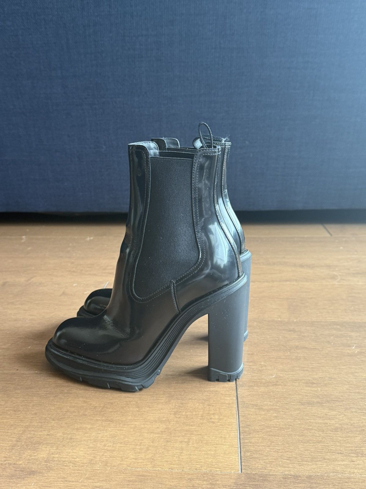 Alexander McQueen Alexander McQueen Tread Heeled Chelsea Boots Size US 6 / IT 36 - 3 Thumbnail