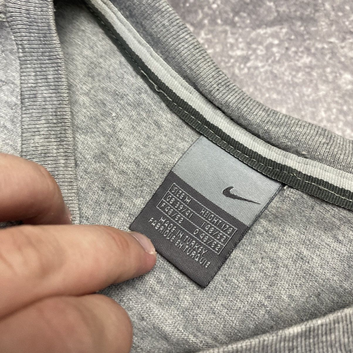 Vintage Vintage Nike Small Swoosh Grey basic 90’s tee Size US M / EU 48-50 / 2 - 6 Thumbnail