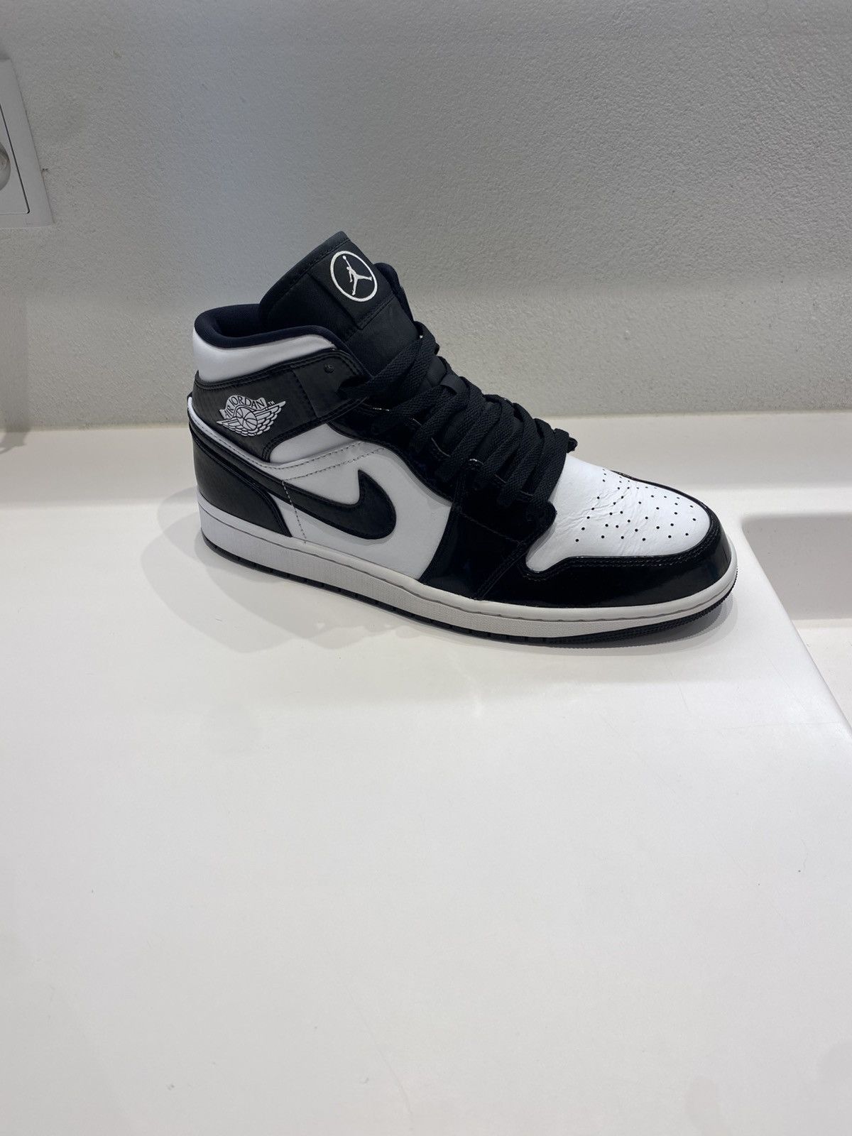 Jordan Brand × Nike Nike Jordan 1 Mid, Carbon Fiber Size US 11 / EU 44 - 15 Thumbnail